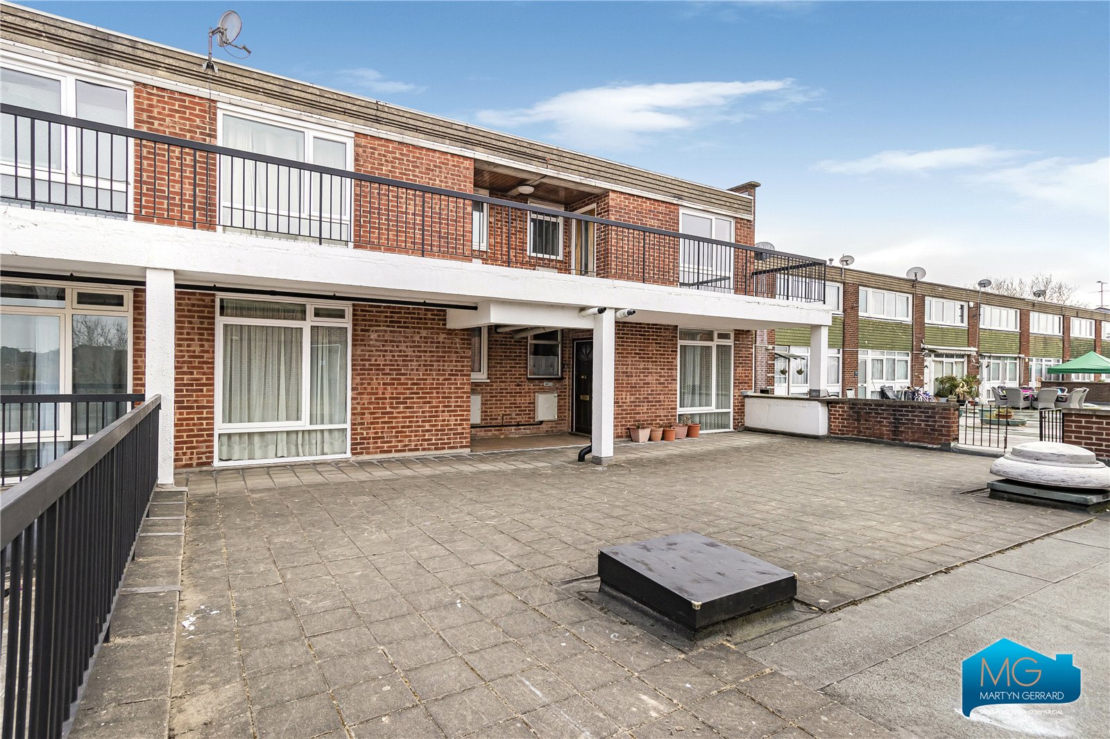 2 bedroom Apartment to rent - Martyn Gerrard