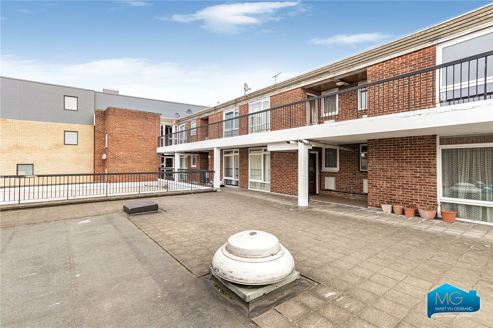 2 bedroom Apartment to rent - Martyn Gerrard