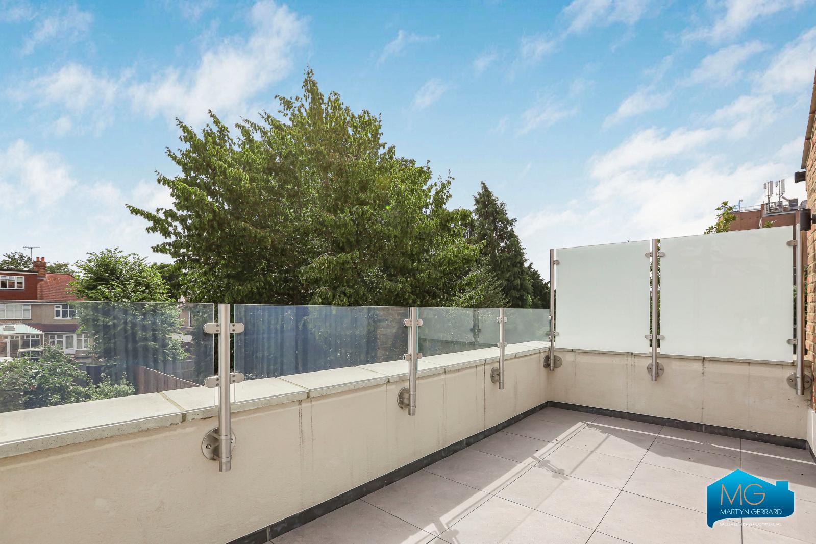 2 bedroom Apartment to rent - Martyn Gerrard