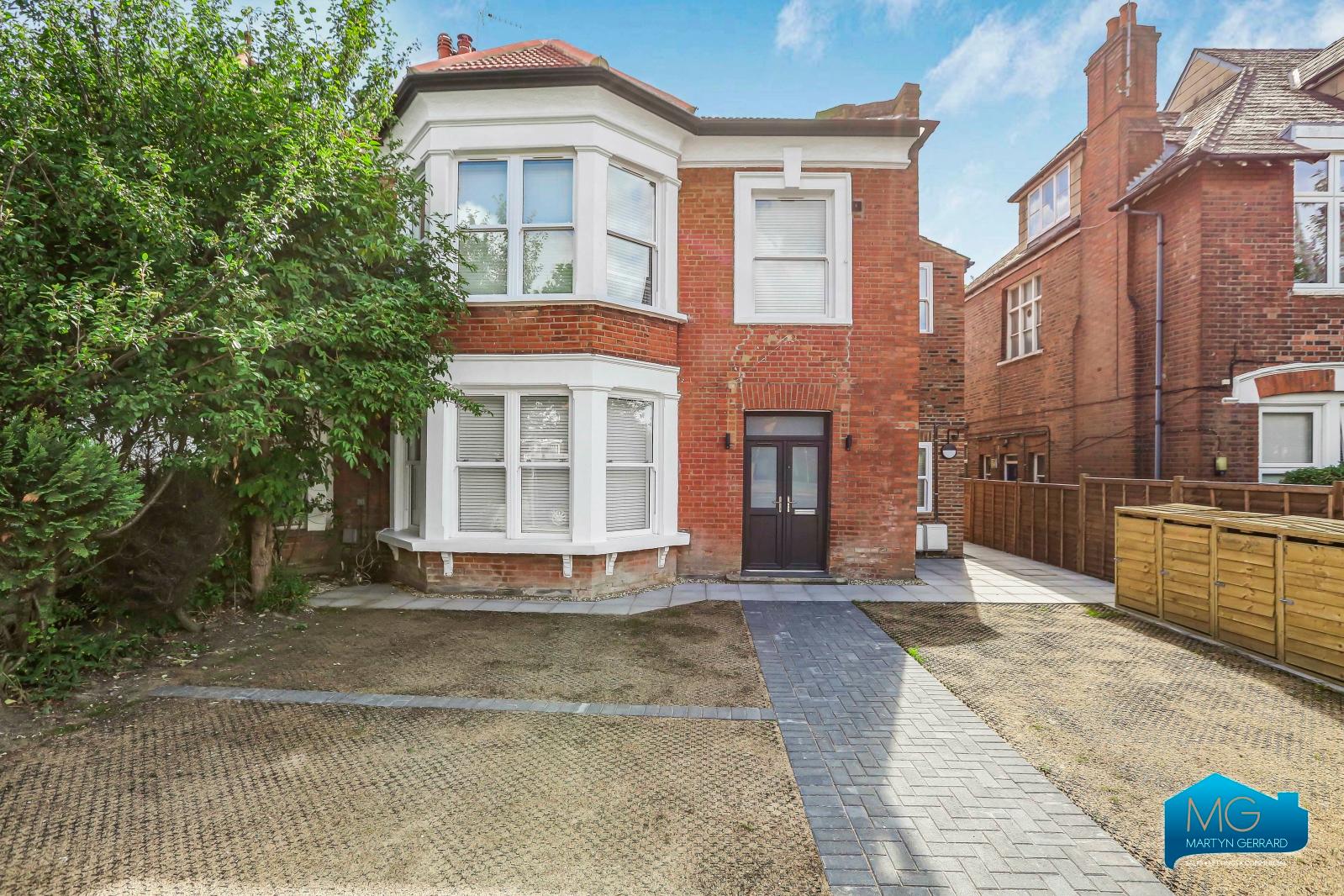 2 bedroom Apartment to rent - Martyn Gerrard