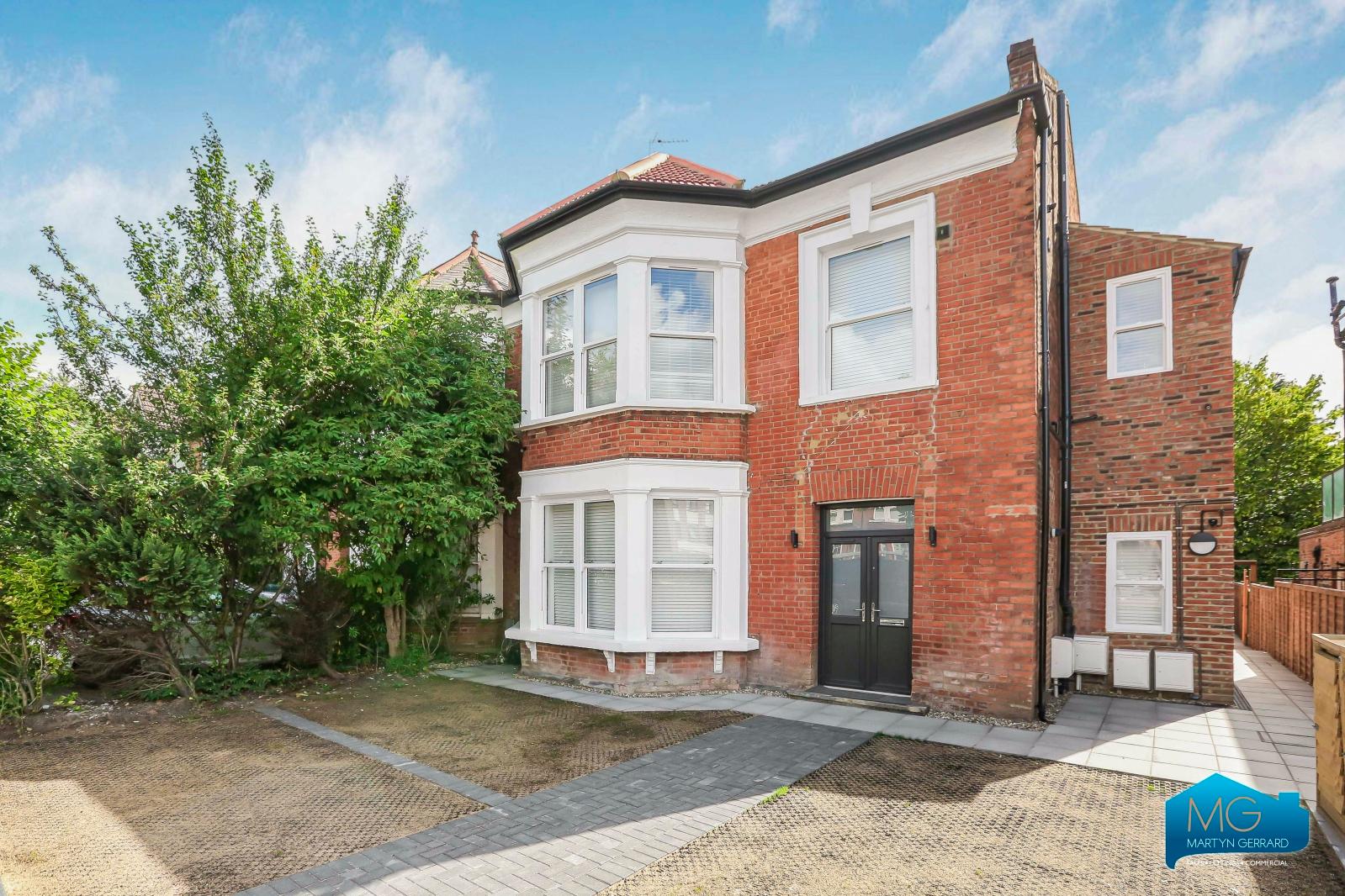 2 bedroom Apartment to rent - Martyn Gerrard
