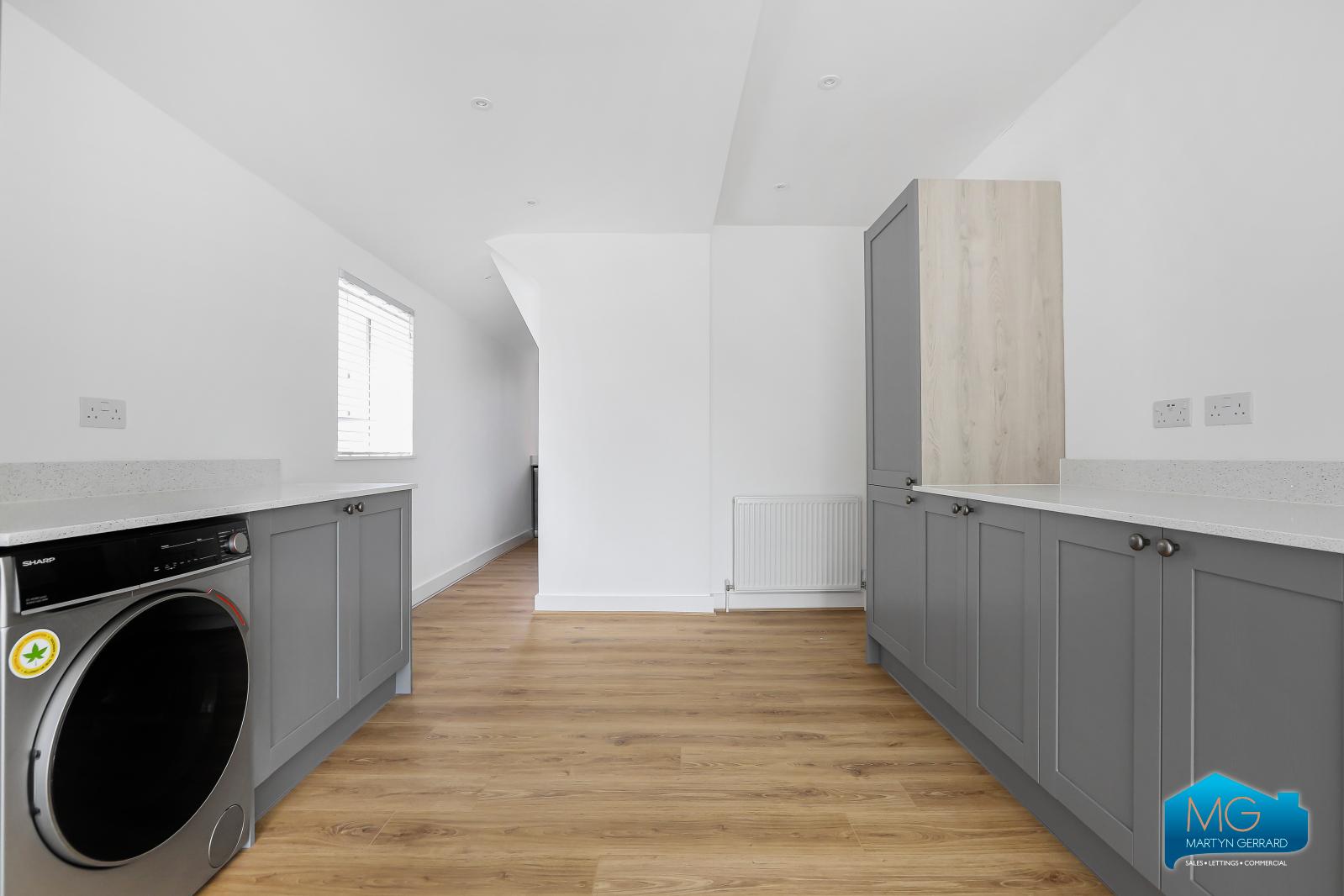 2 bedroom Apartment to rent - Martyn Gerrard