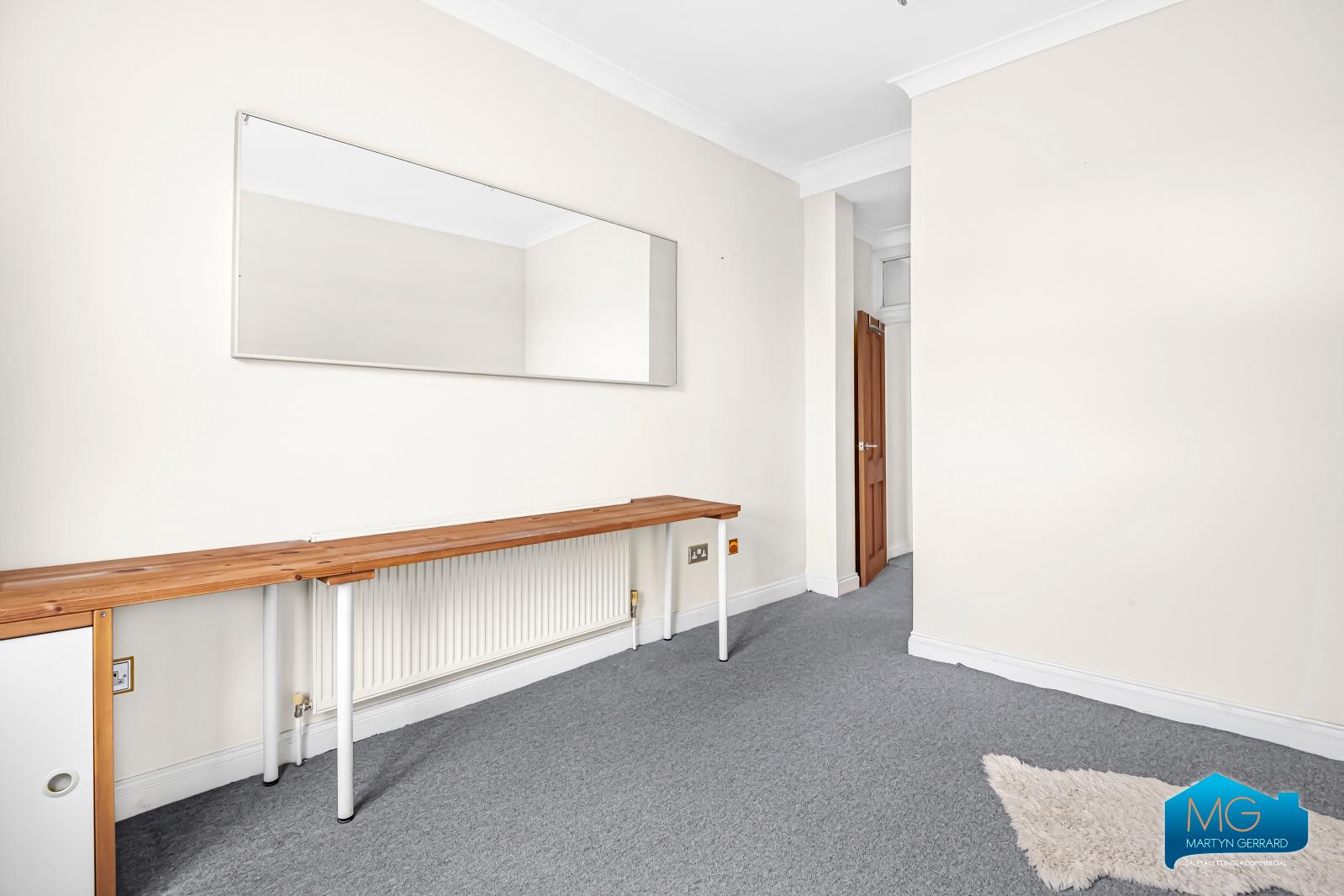 2 bedroom Apartment to rent - Martyn Gerrard