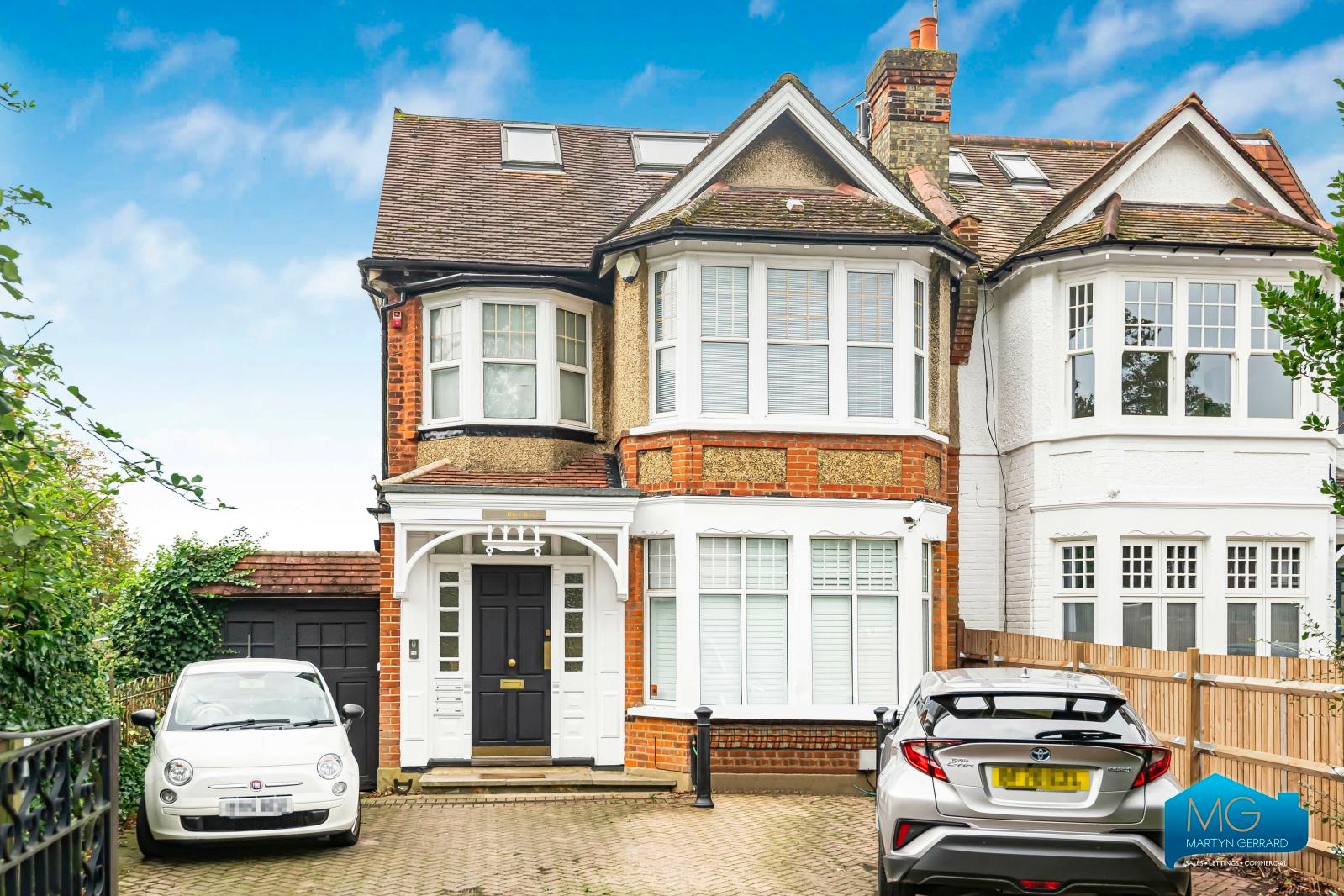 2 bedroom Apartment to rent - Martyn Gerrard