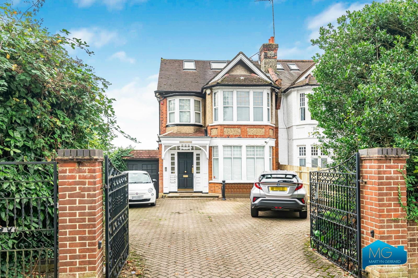 2 bedroom Apartment to rent - Martyn Gerrard
