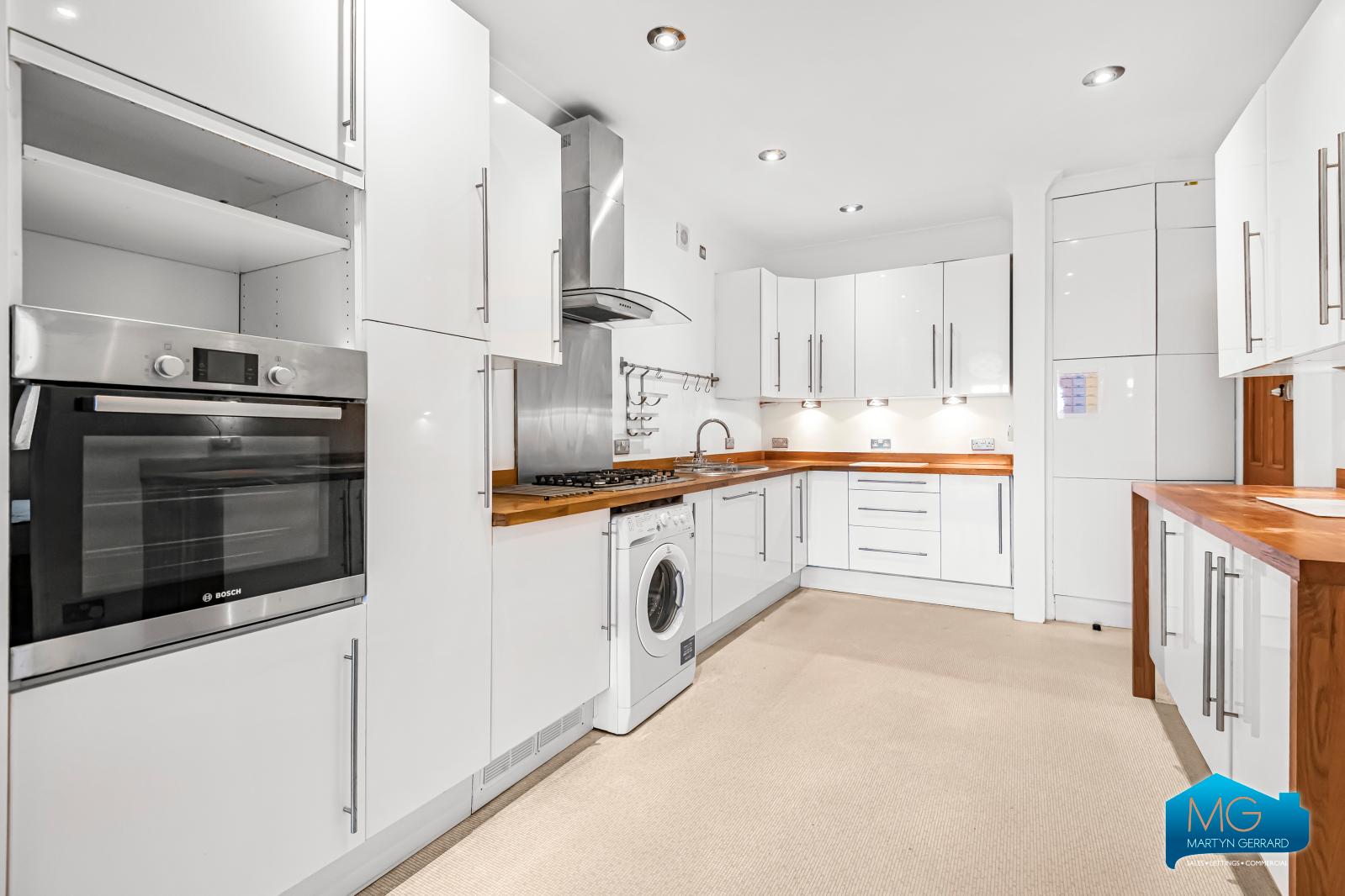 2 bedroom Apartment to rent - Martyn Gerrard