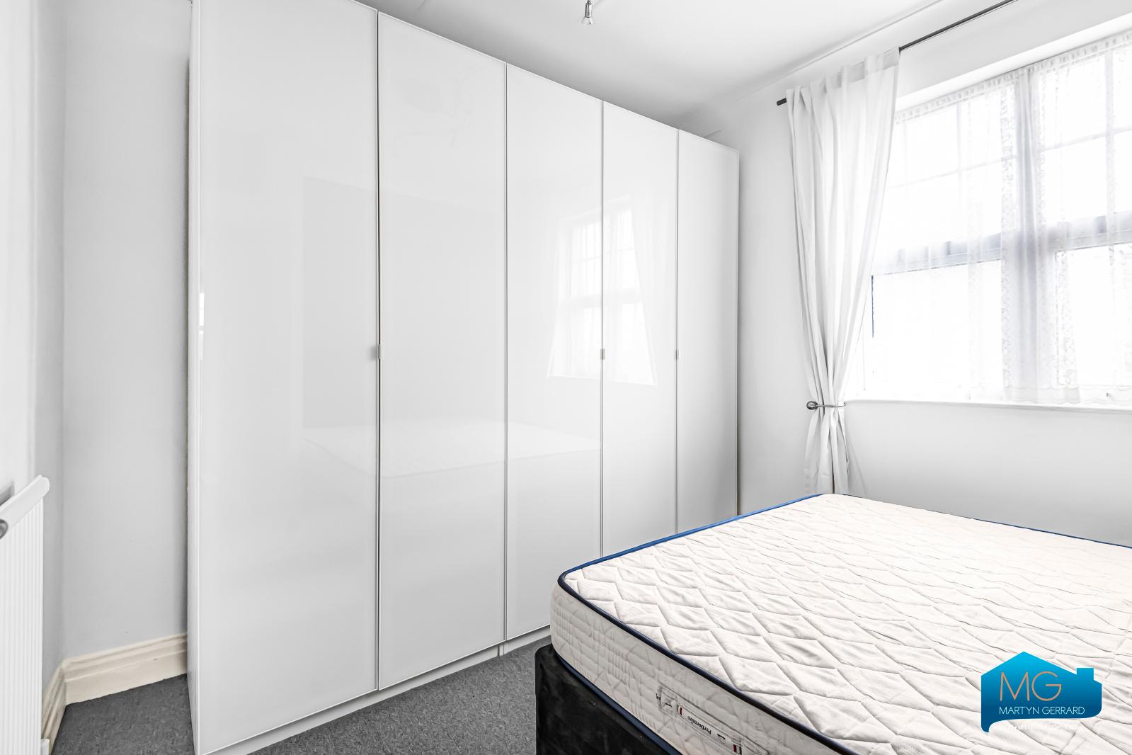 2 bedroom Apartment to rent - Martyn Gerrard