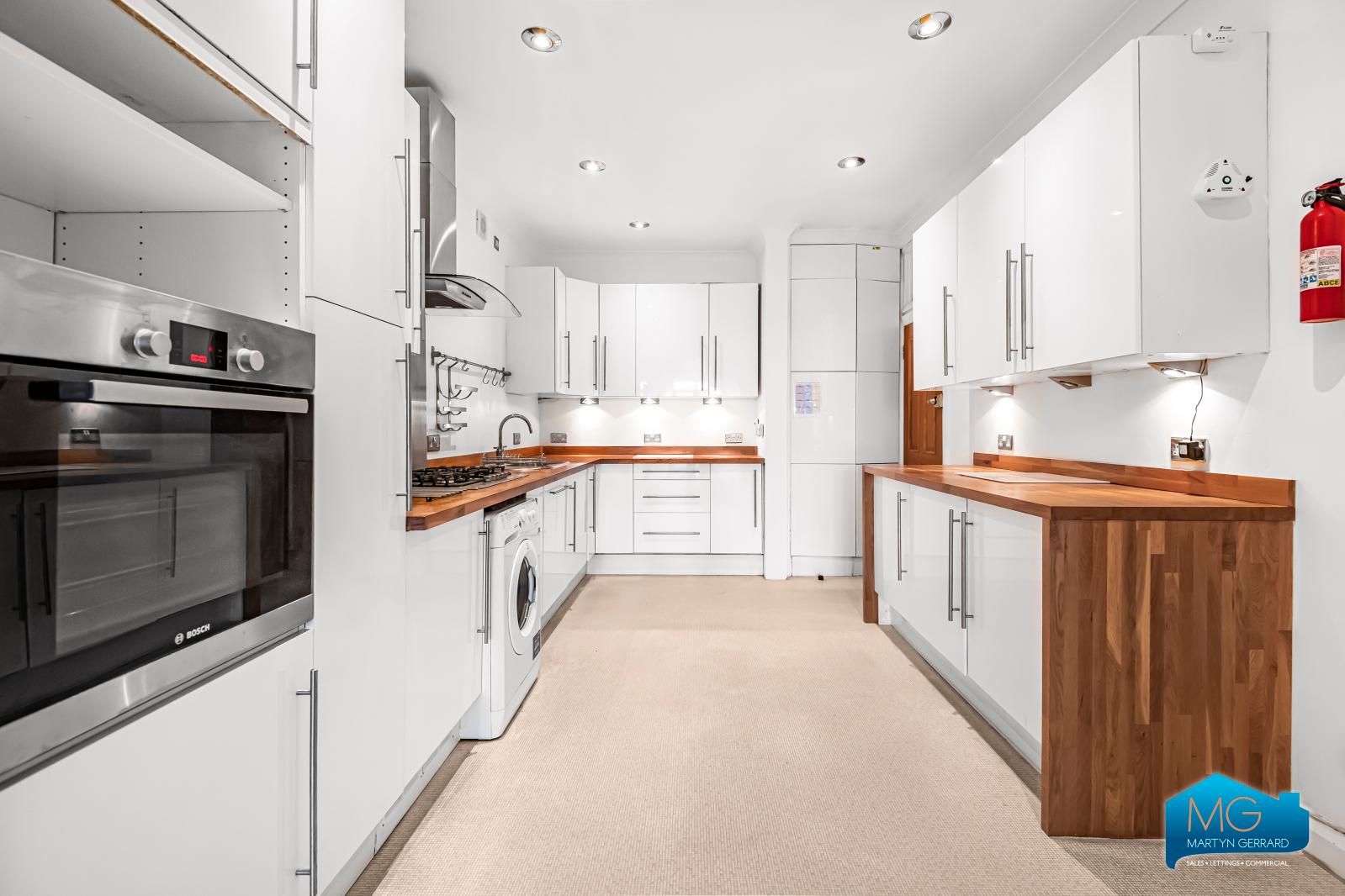 2 bedroom Apartment to rent - Martyn Gerrard