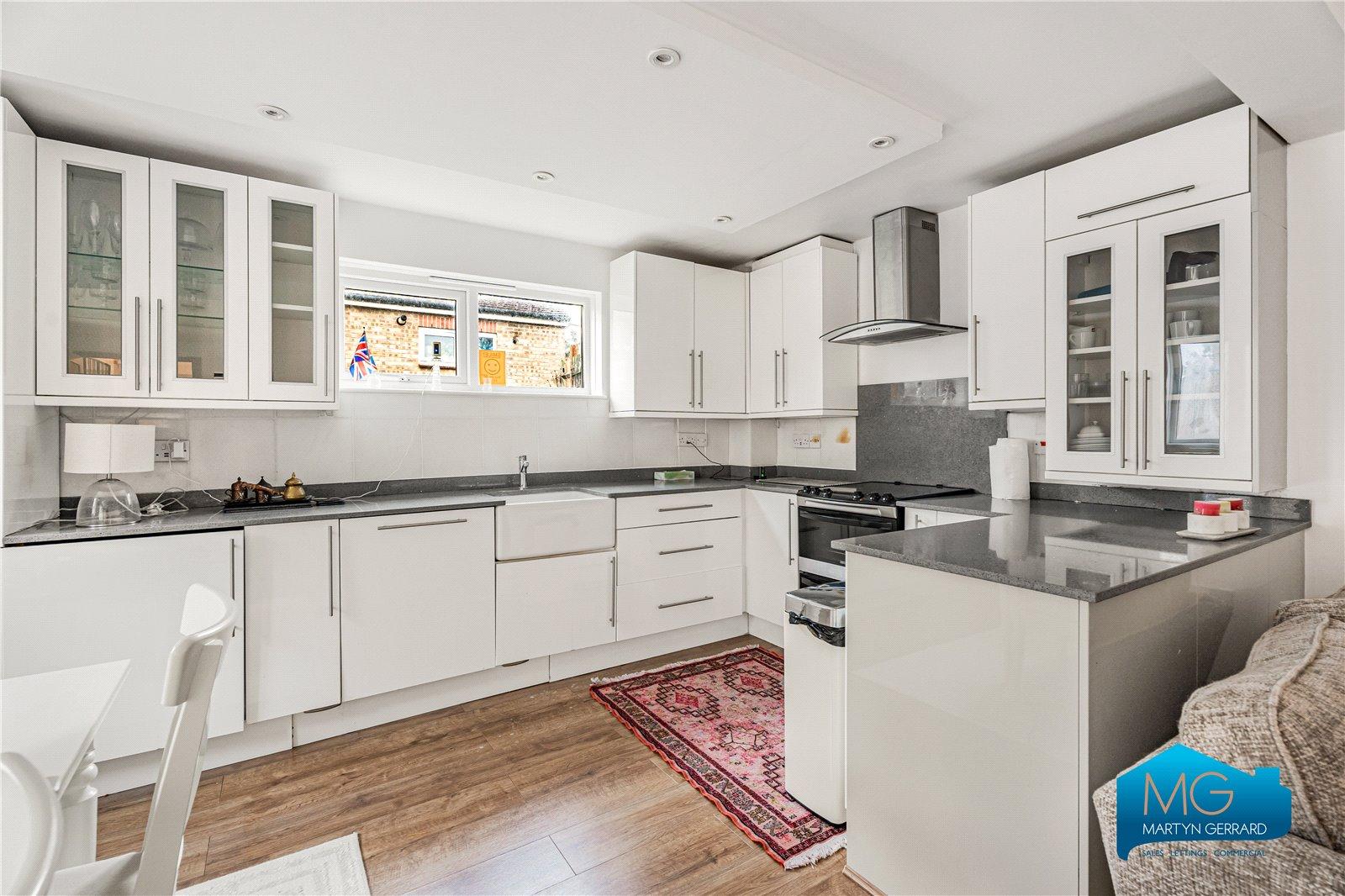 3 bedroom Ground Floor Flat to rent - Martyn Gerrard
