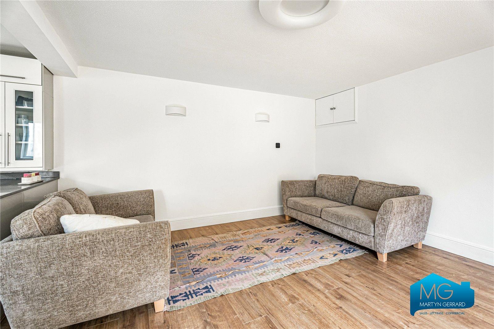 3 bedroom Ground Floor Flat to rent - Martyn Gerrard