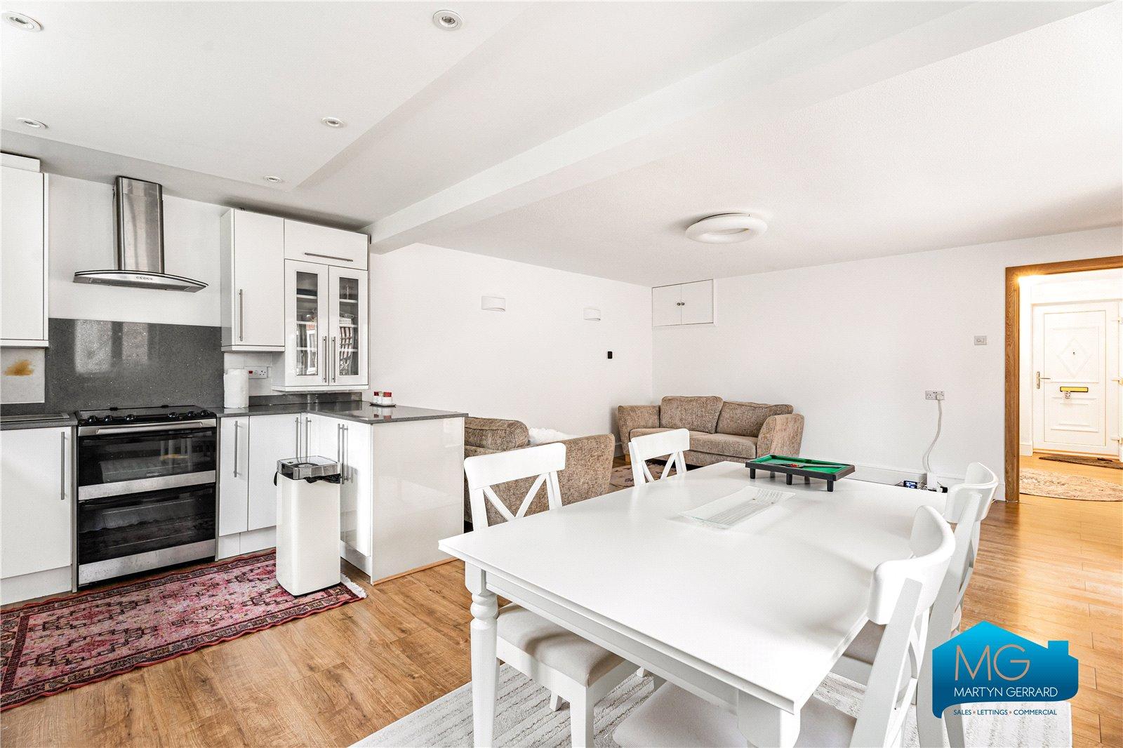 3 bedroom Ground Floor Flat to rent - Martyn Gerrard