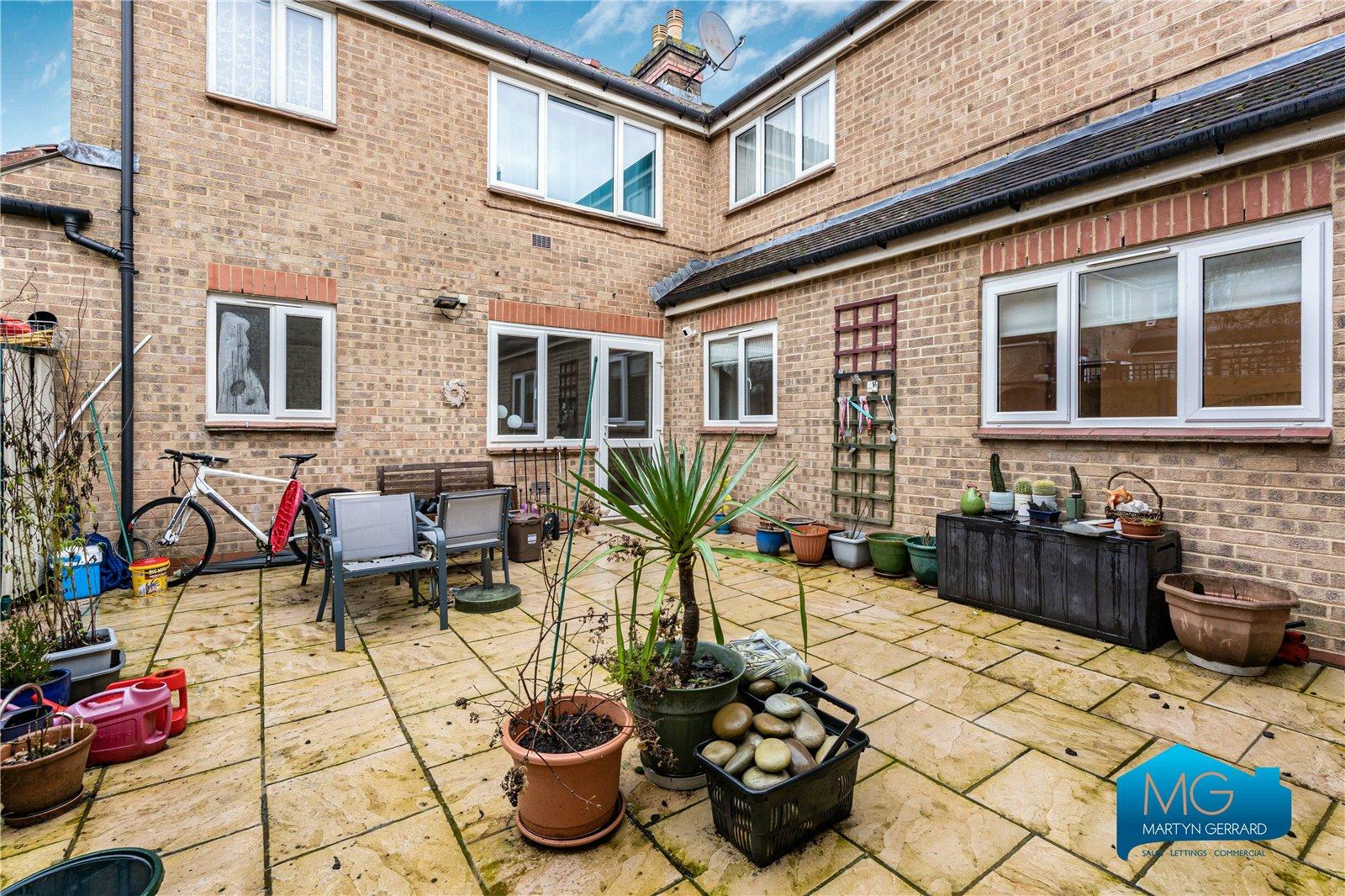 3 bedroom Ground Floor Flat to rent - Martyn Gerrard