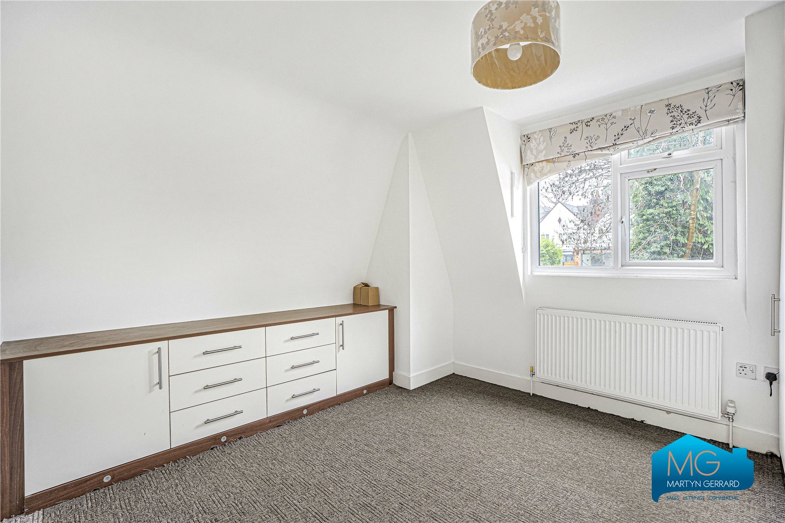3 bedroom Semi-Detached House to rent - Martyn Gerrard