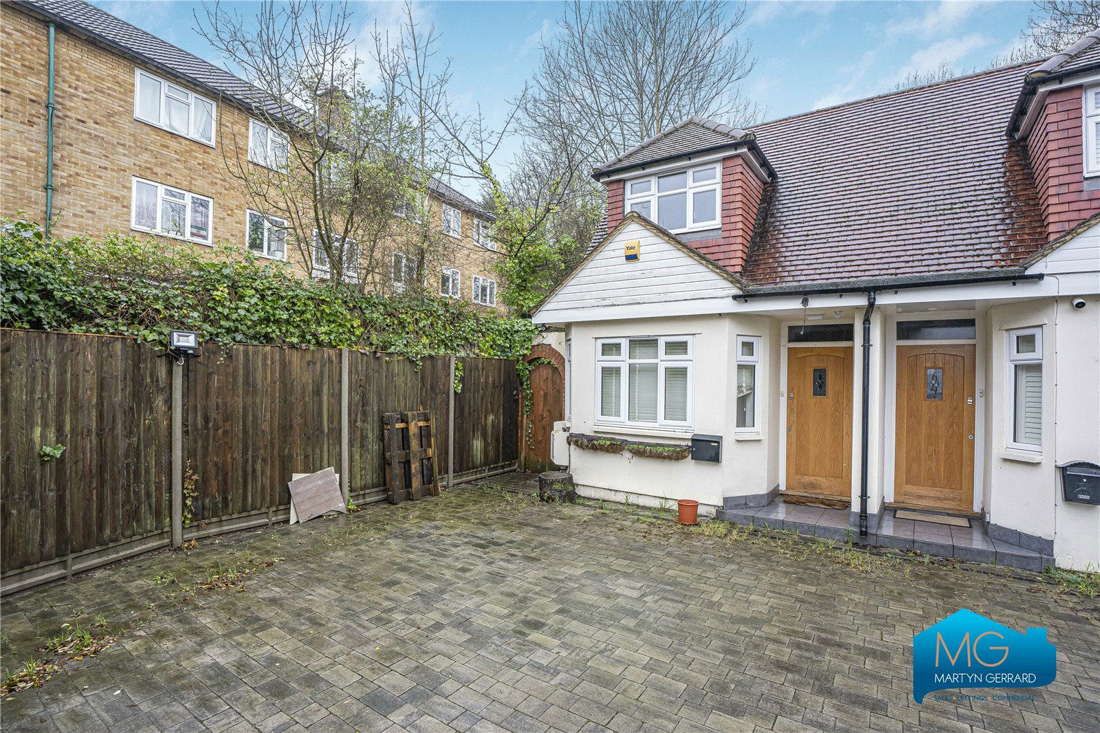 3 bedroom Semi-Detached House to rent - Martyn Gerrard