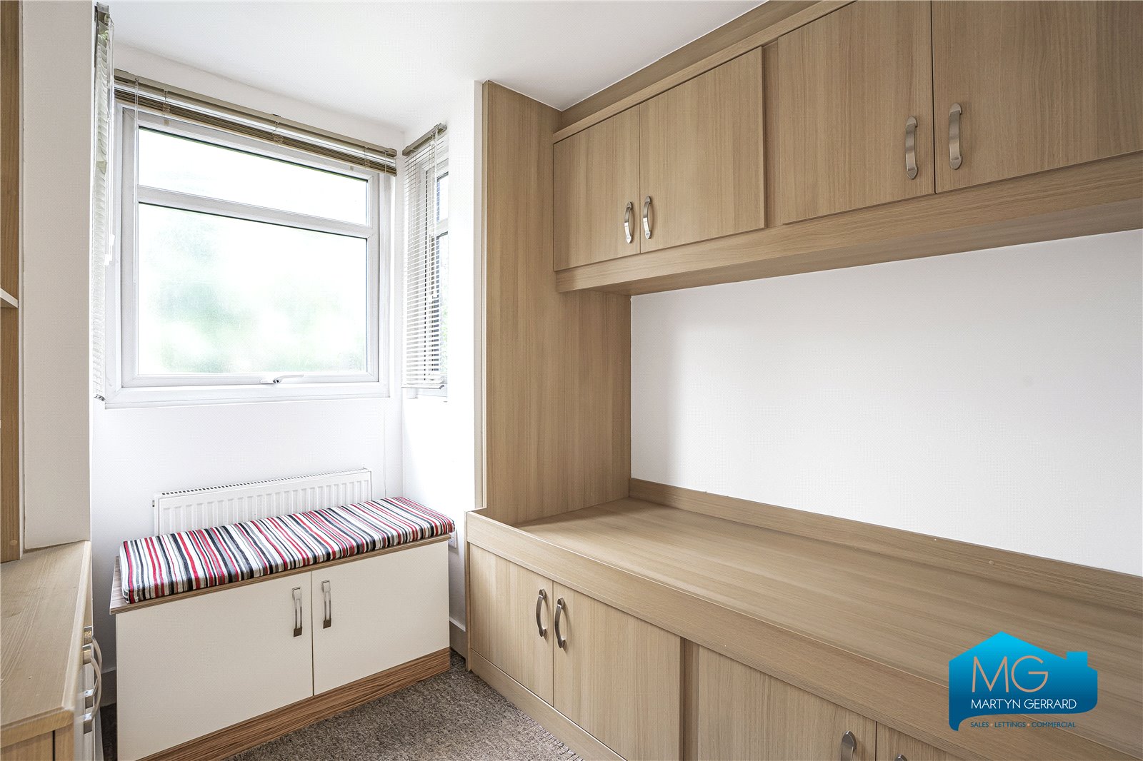 3 bedroom Semi-Detached House to rent - Martyn Gerrard