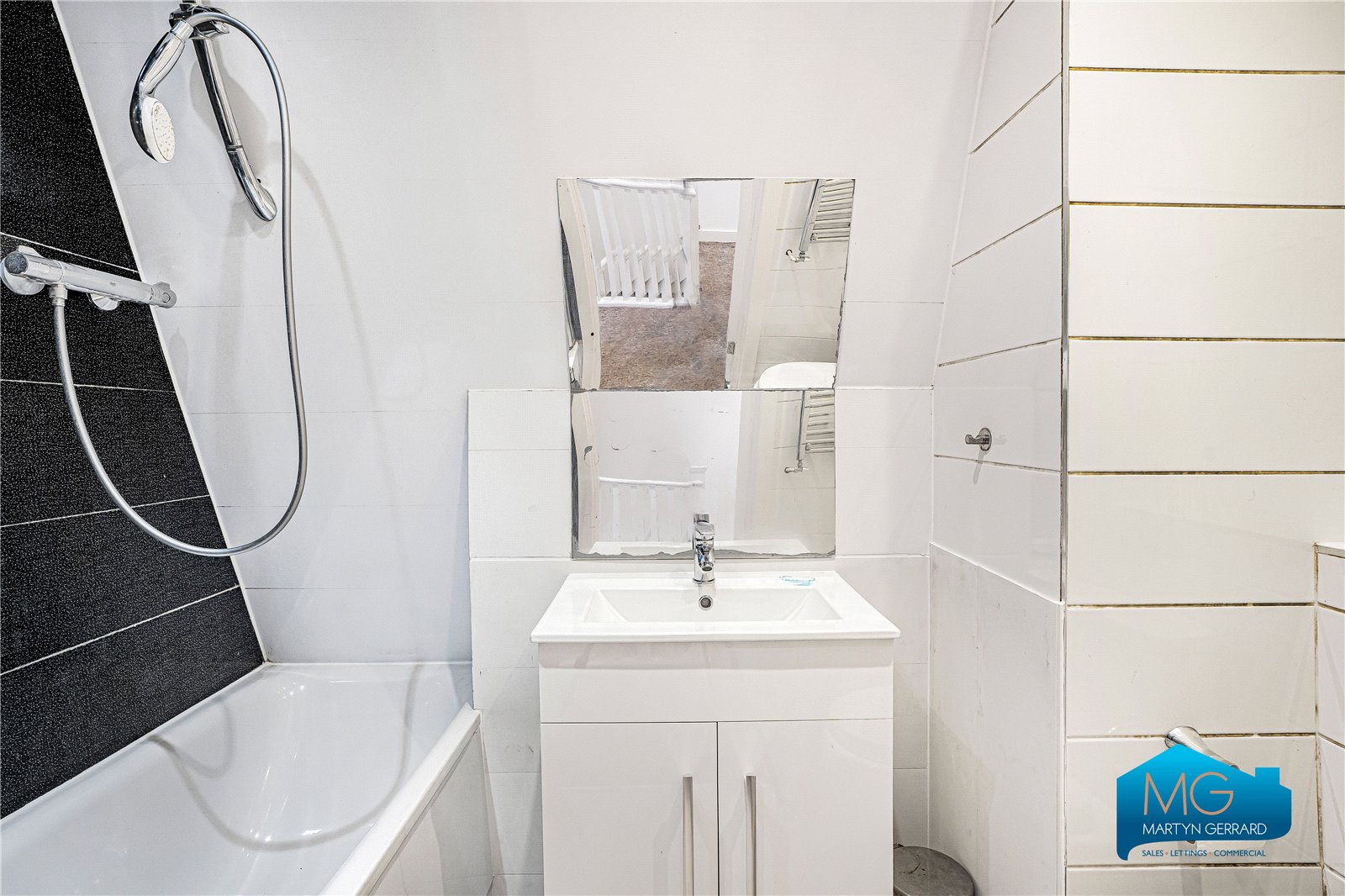 3 bedroom Semi-Detached House to rent - Martyn Gerrard