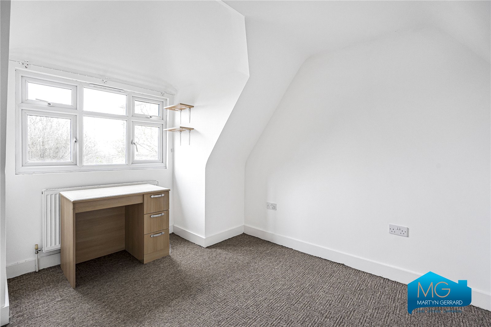 3 bedroom Semi-Detached House to rent - Martyn Gerrard