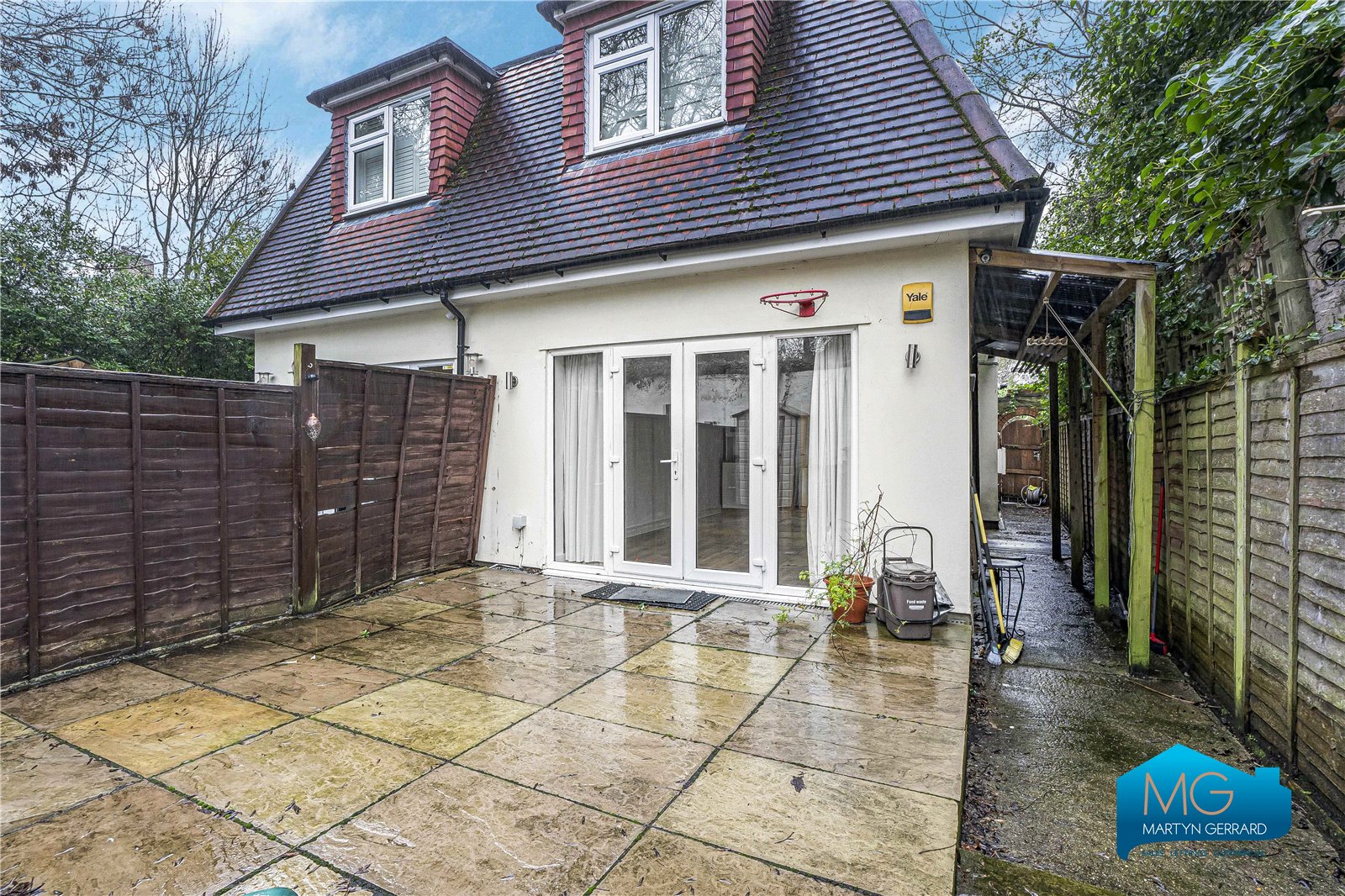 3 bedroom Semi-Detached House to rent - Martyn Gerrard