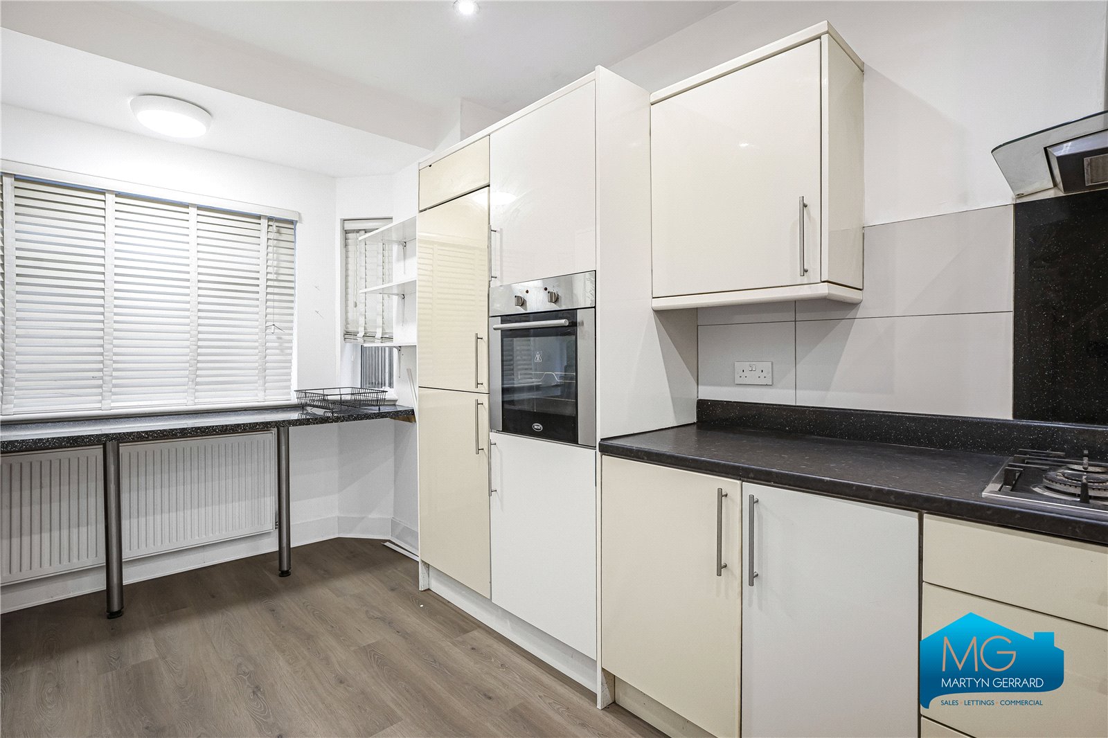 3 bedroom Semi-Detached House to rent - Martyn Gerrard