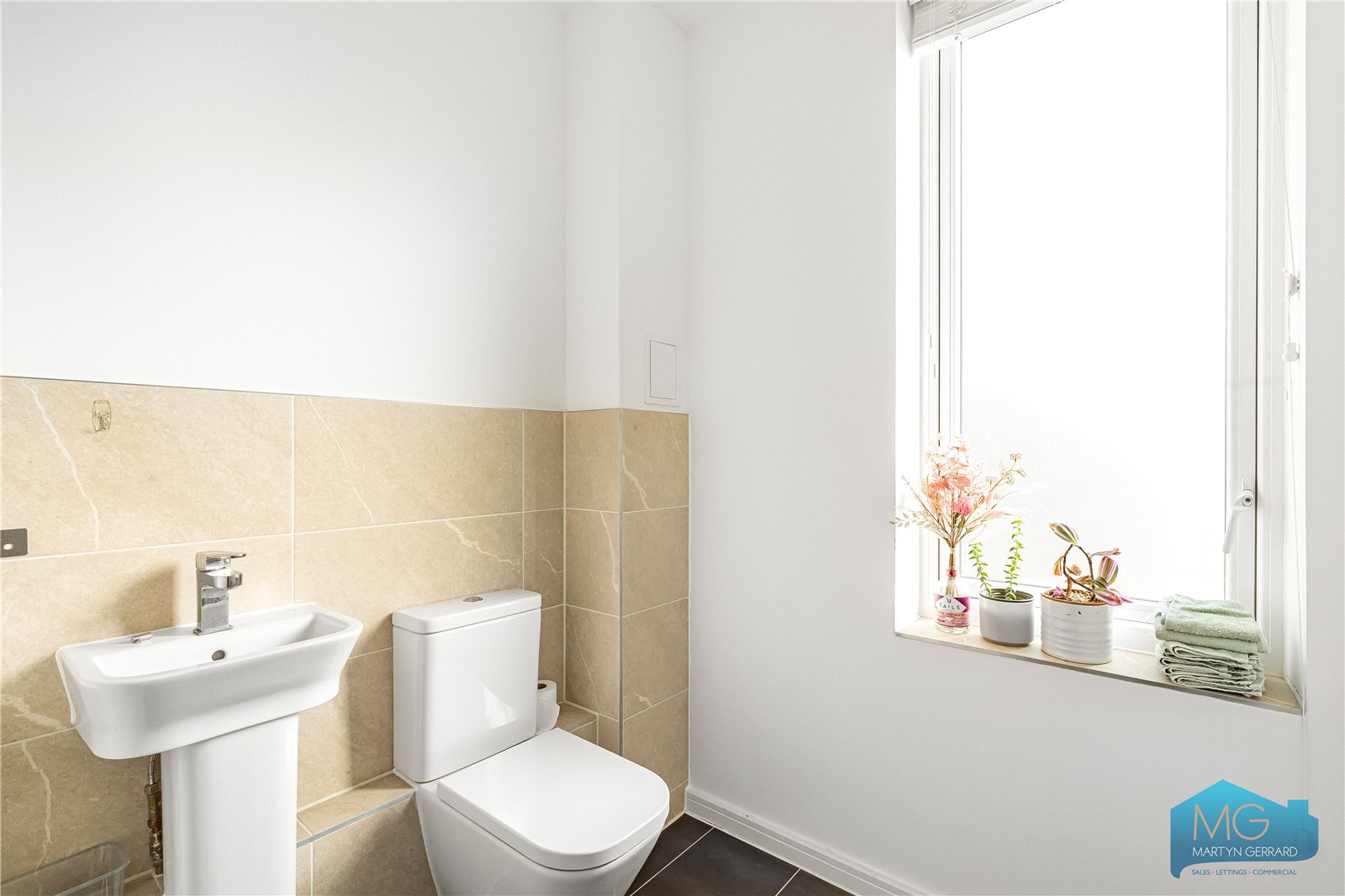 4 bedroom End of Terrace House for sale - Martyn Gerrard