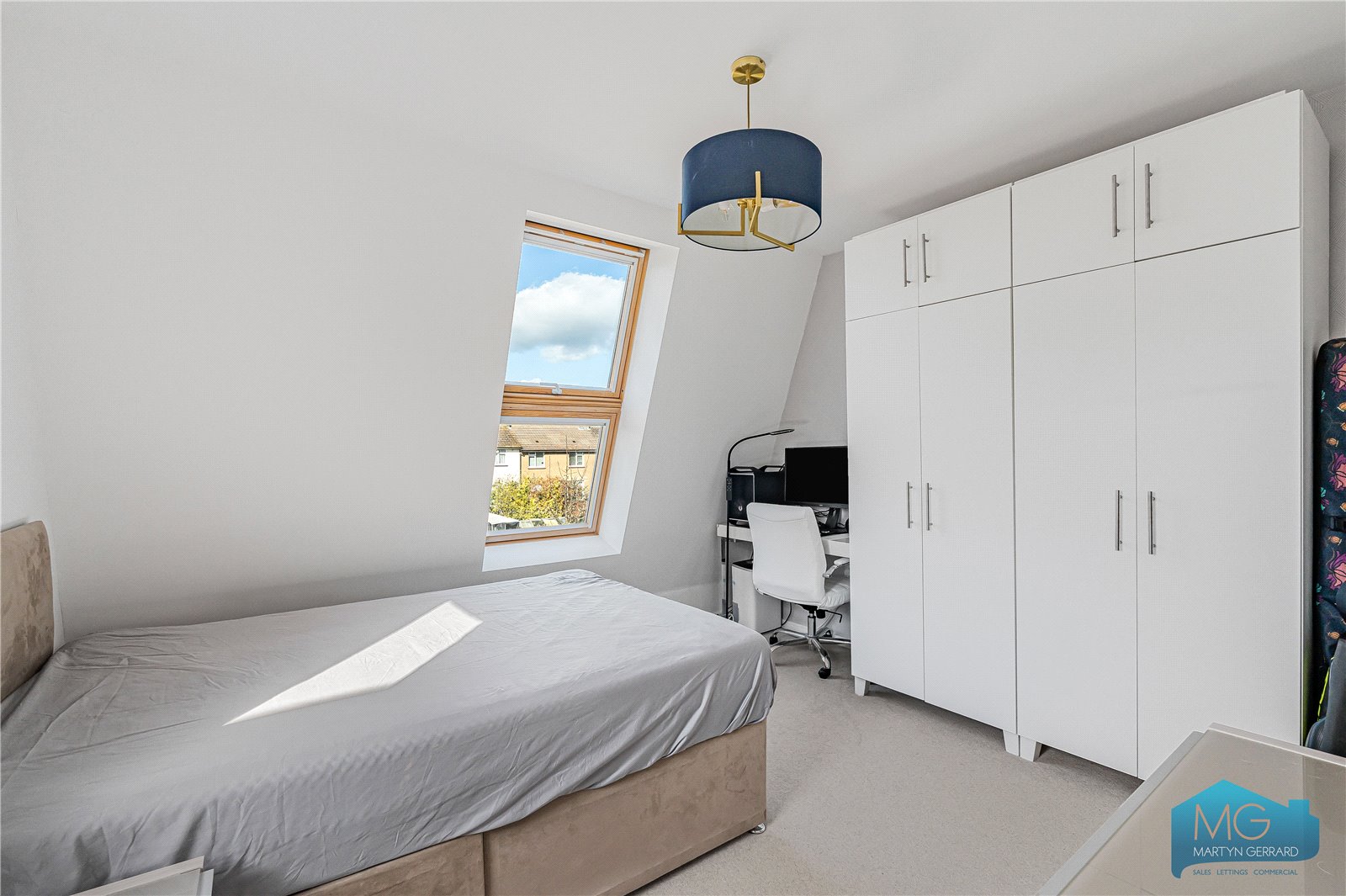 4 bedroom End of Terrace House for sale - Martyn Gerrard
