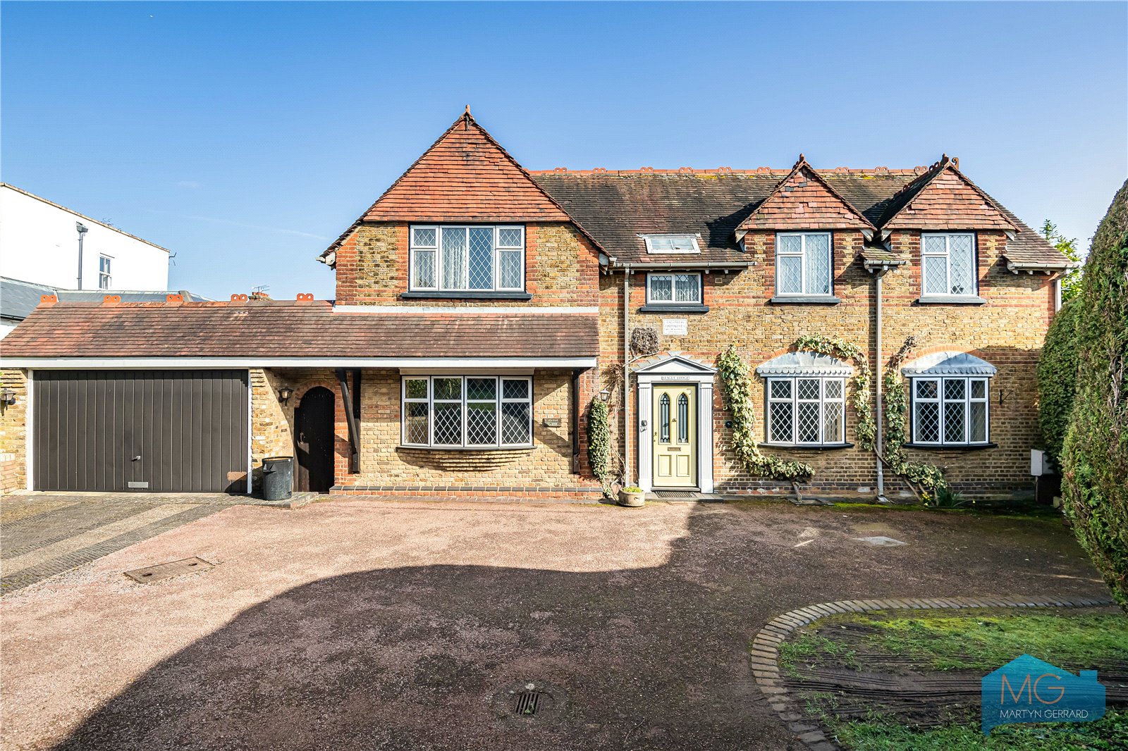 Fernwood Crescent, London, N20+  - Martyn Gerrard