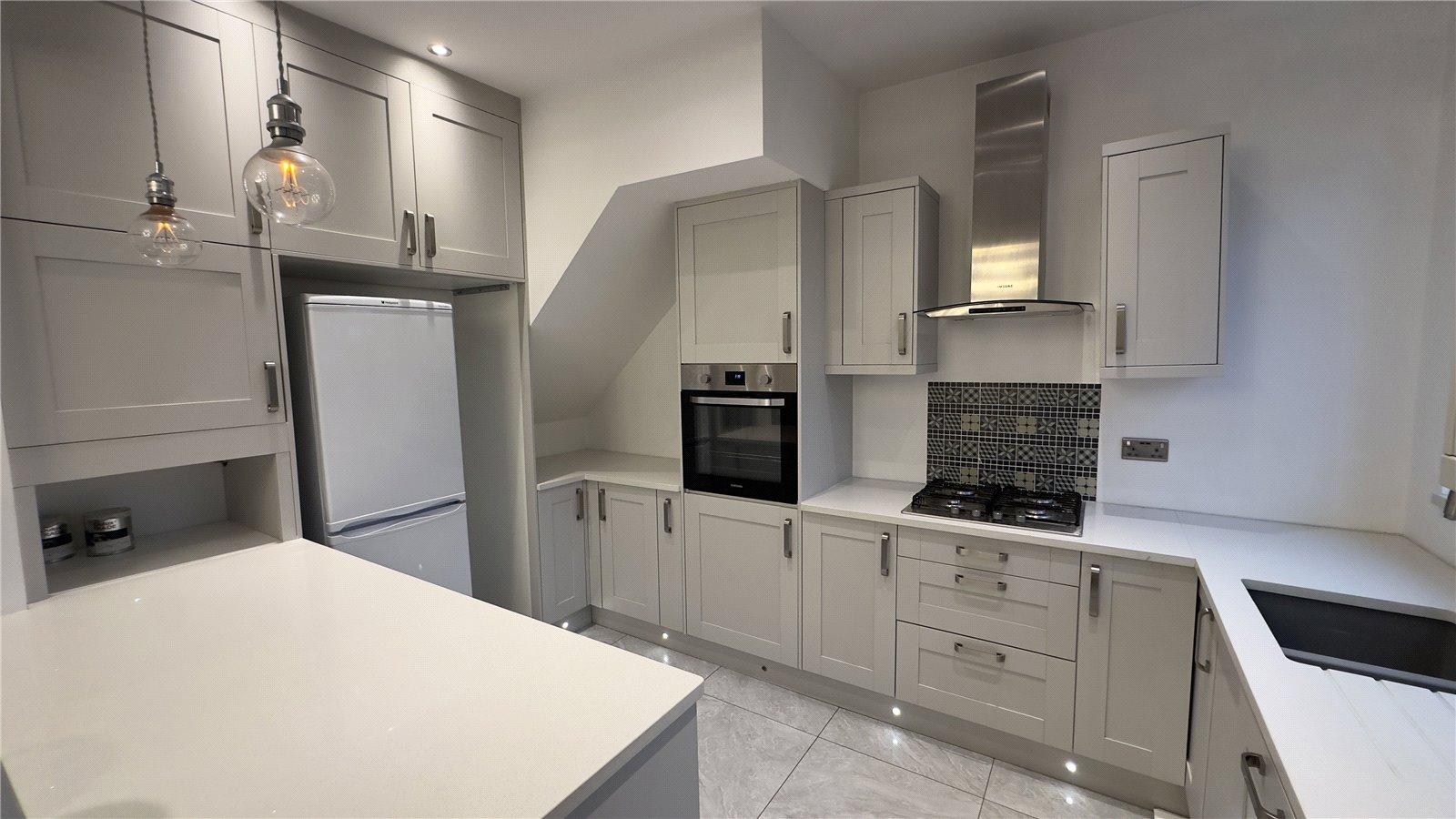 4 bedroom Semi-Detached House to rent - Martyn Gerrard