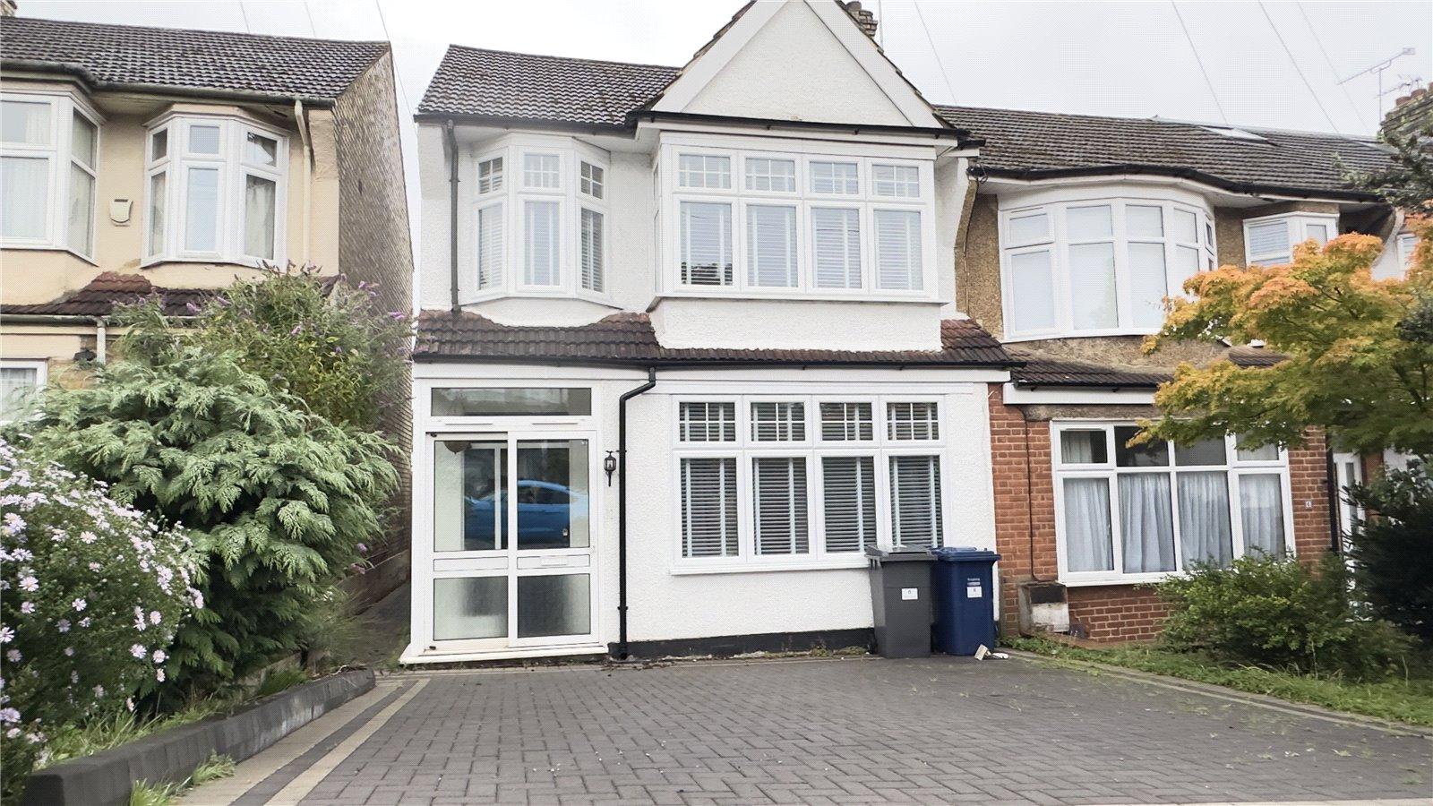4 bedroom Semi-Detached House to rent - Martyn Gerrard
