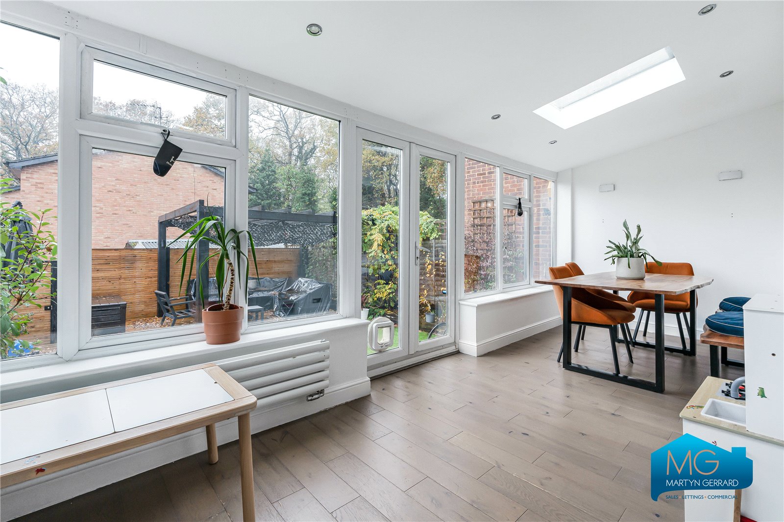 3 bedroom End of Terrace House to rent - Martyn Gerrard