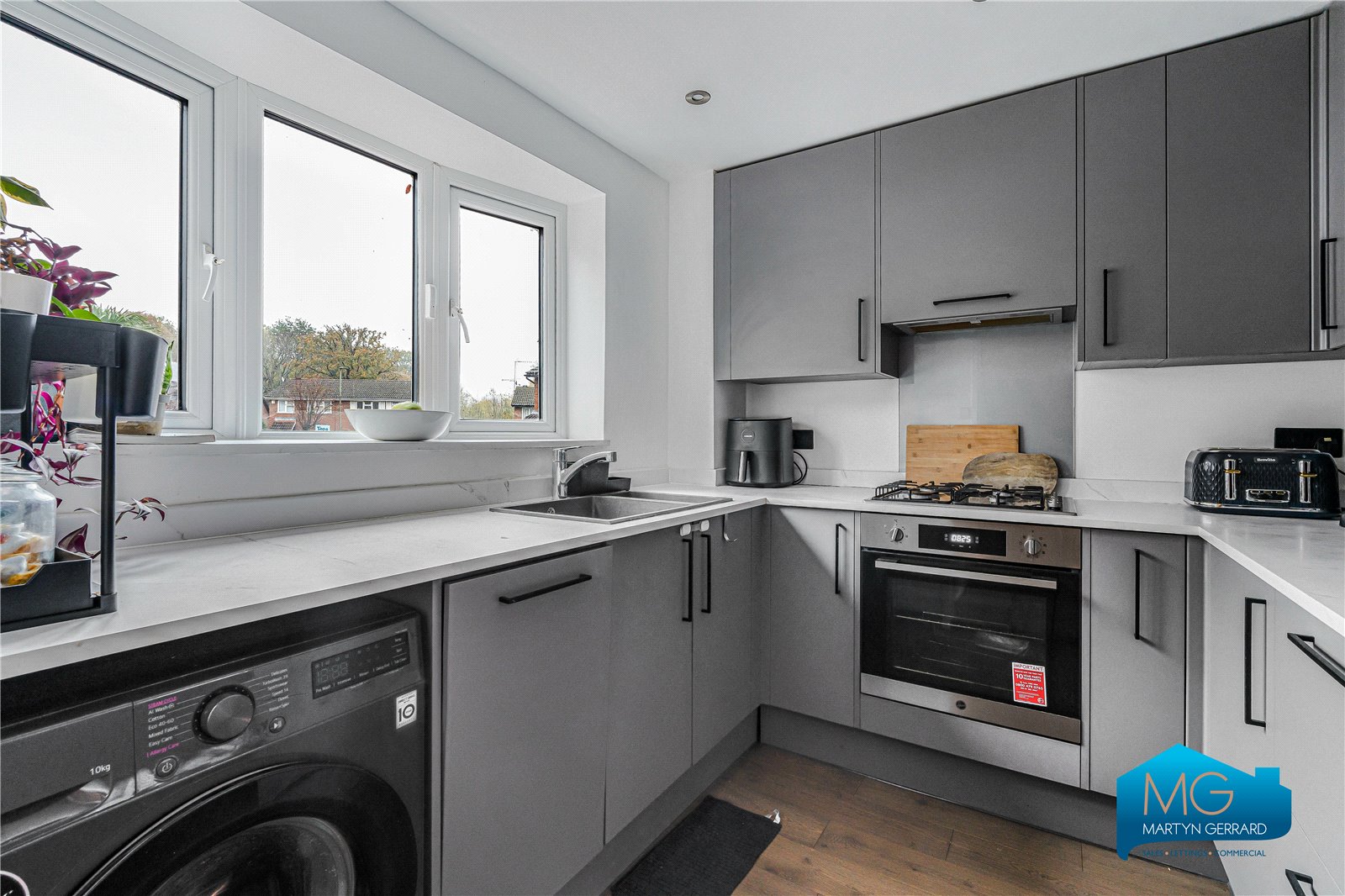 3 bedroom End of Terrace House to rent - Martyn Gerrard
