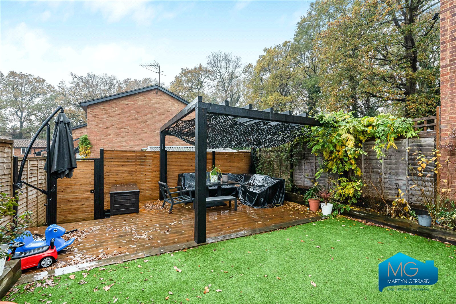 3 bedroom End of Terrace House to rent - Martyn Gerrard
