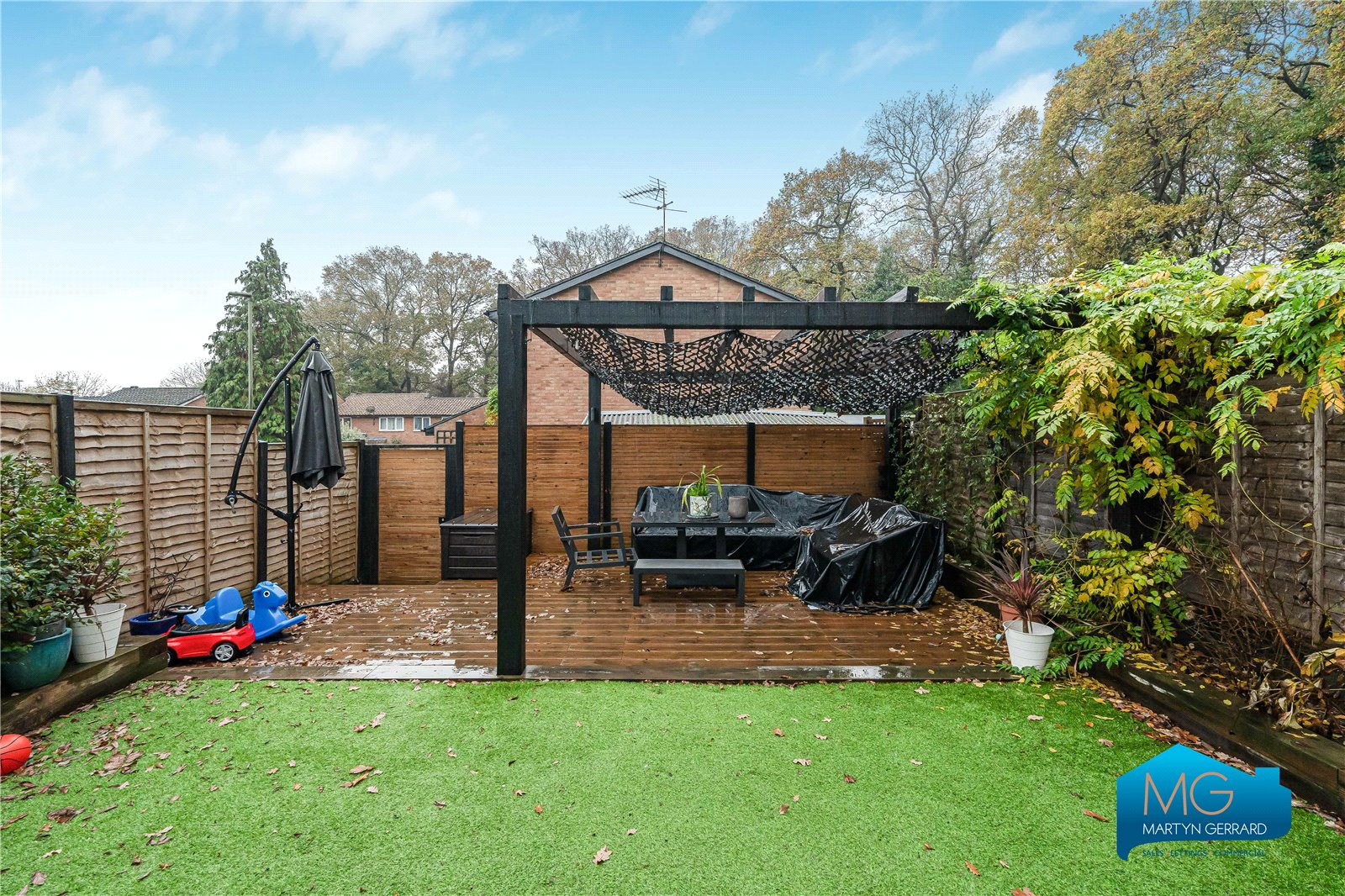 3 bedroom End of Terrace House to rent - Martyn Gerrard