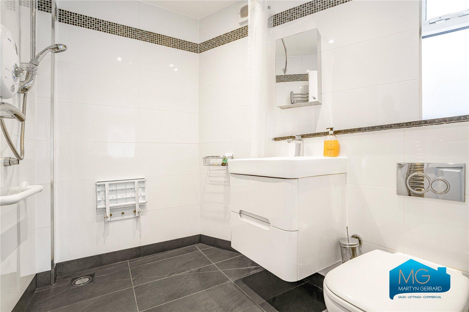 4 bedroom Semi-Detached House to rent - Martyn Gerrard