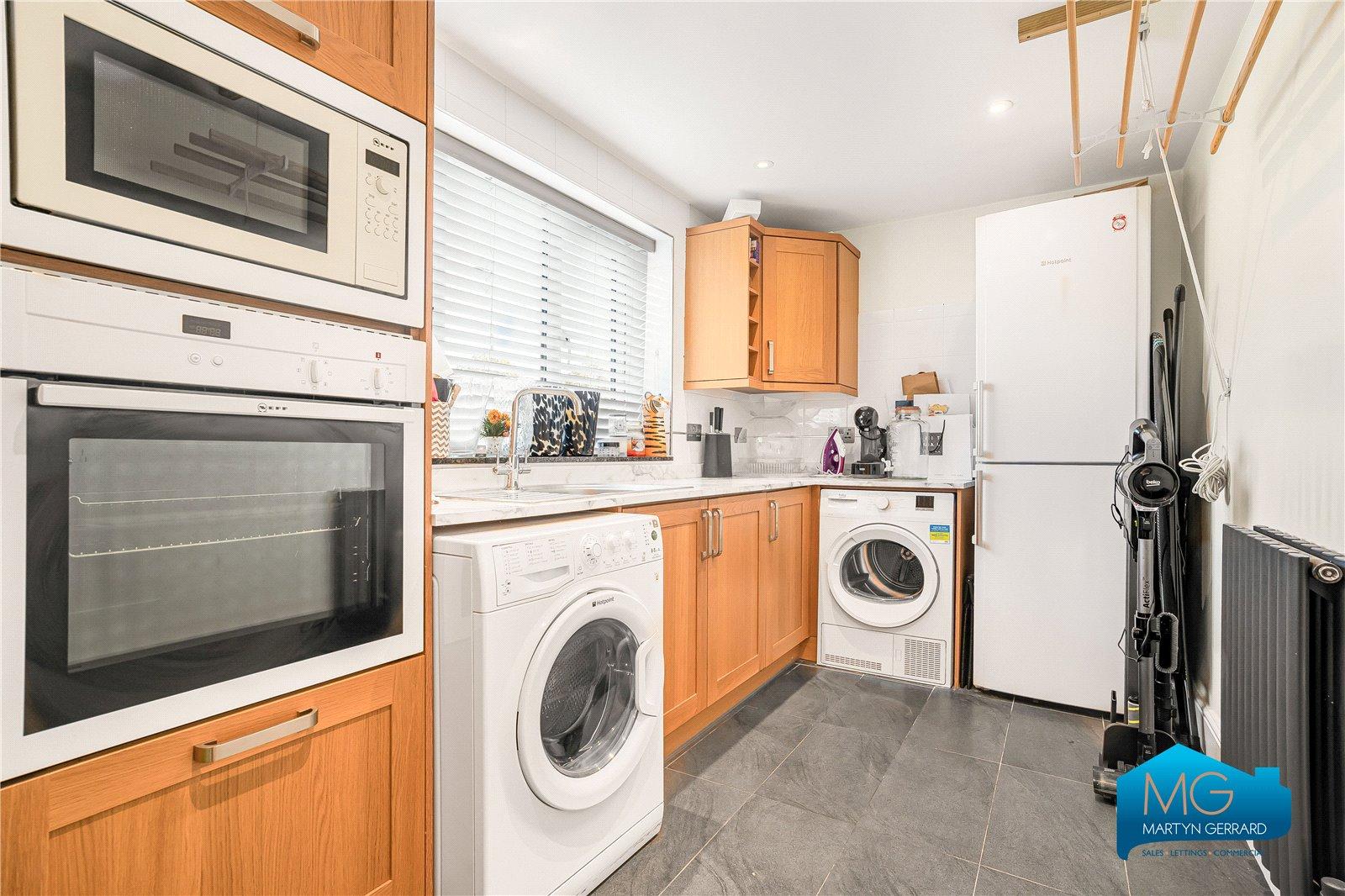 4 bedroom Semi-Detached House to rent - Martyn Gerrard