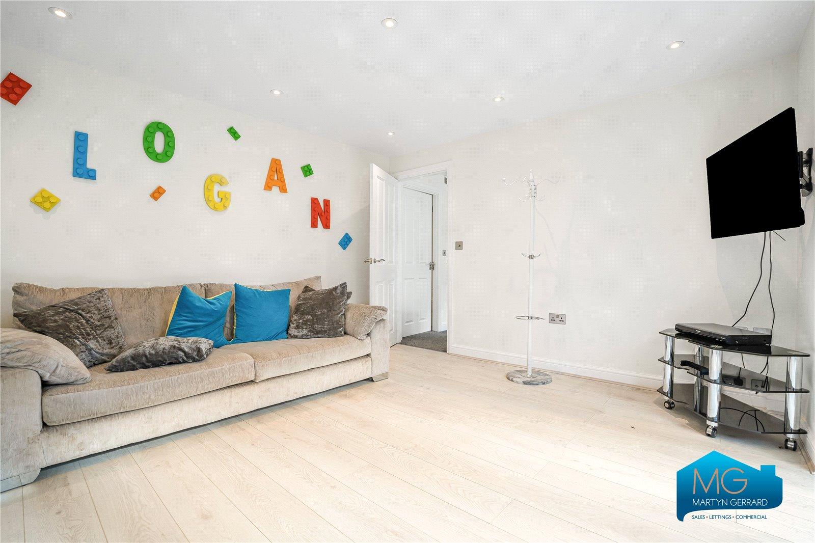 4 bedroom Semi-Detached House to rent - Martyn Gerrard