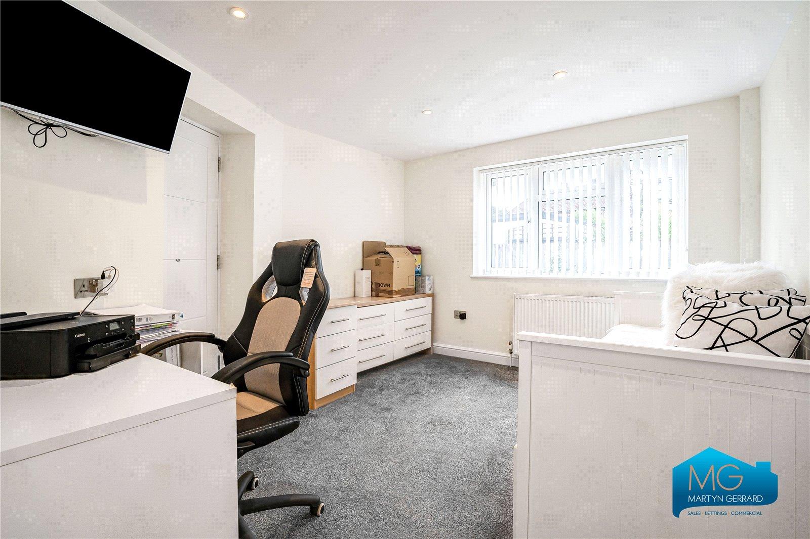 4 bedroom Semi-Detached House to rent - Martyn Gerrard