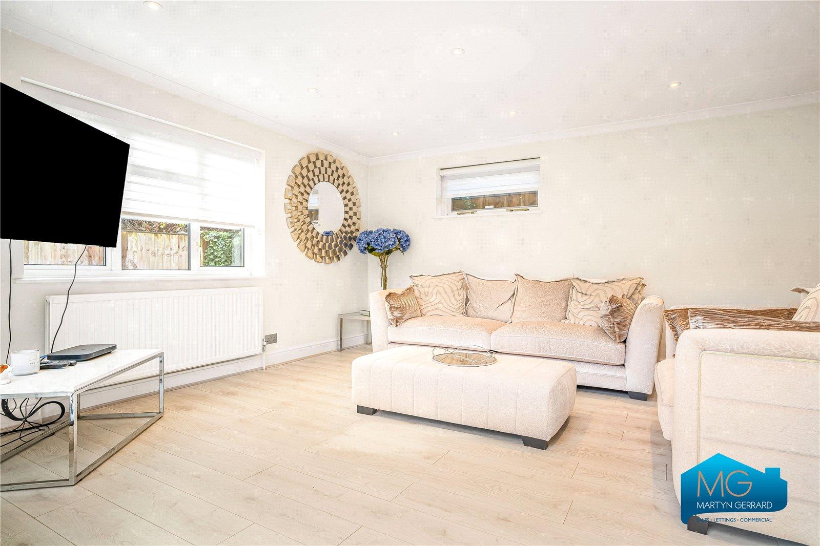 4 bedroom Semi-Detached House to rent - Martyn Gerrard