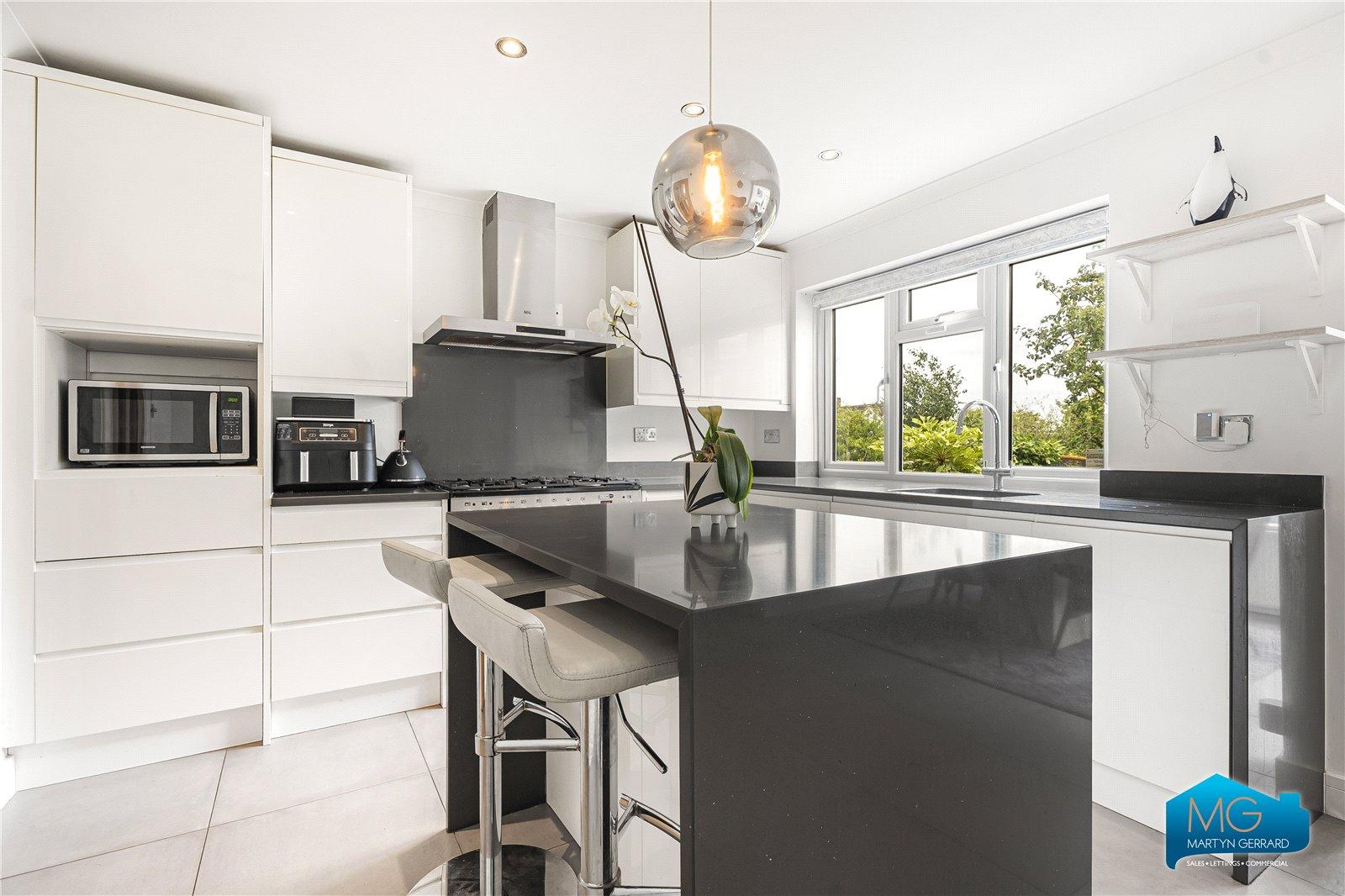 4 bedroom Semi-Detached House to rent - Martyn Gerrard