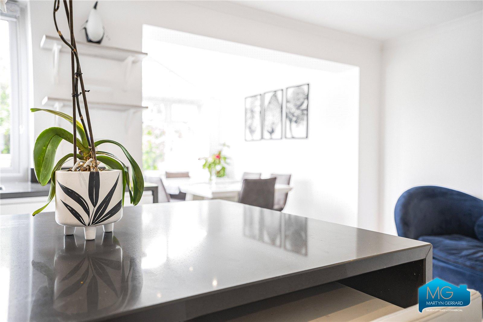4 bedroom Semi-Detached House to rent - Martyn Gerrard