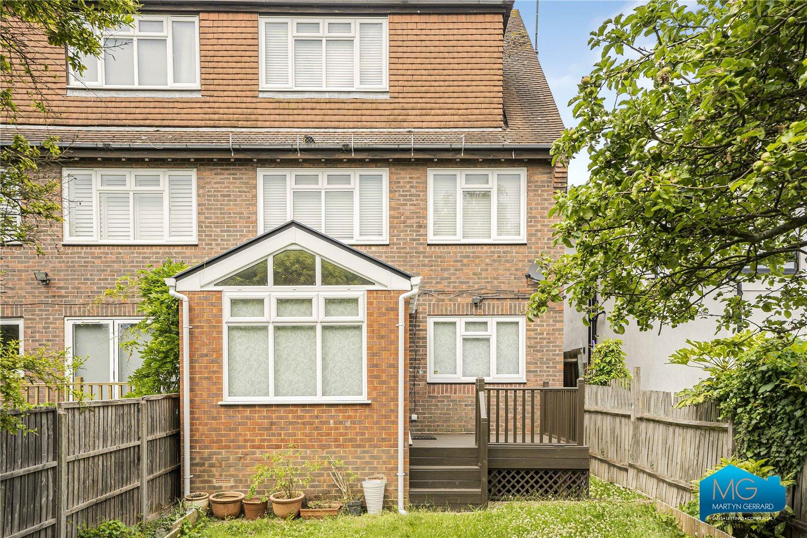 4 bedroom Semi-Detached House to rent - Martyn Gerrard