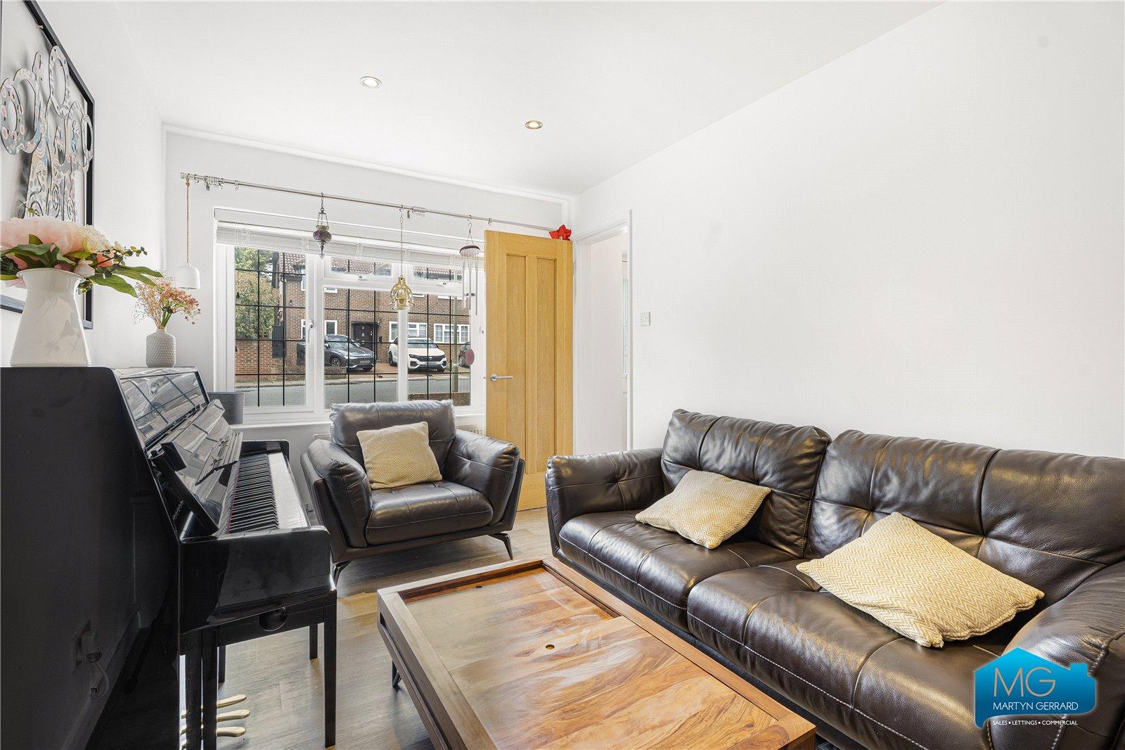 4 bedroom Semi-Detached House to rent - Martyn Gerrard