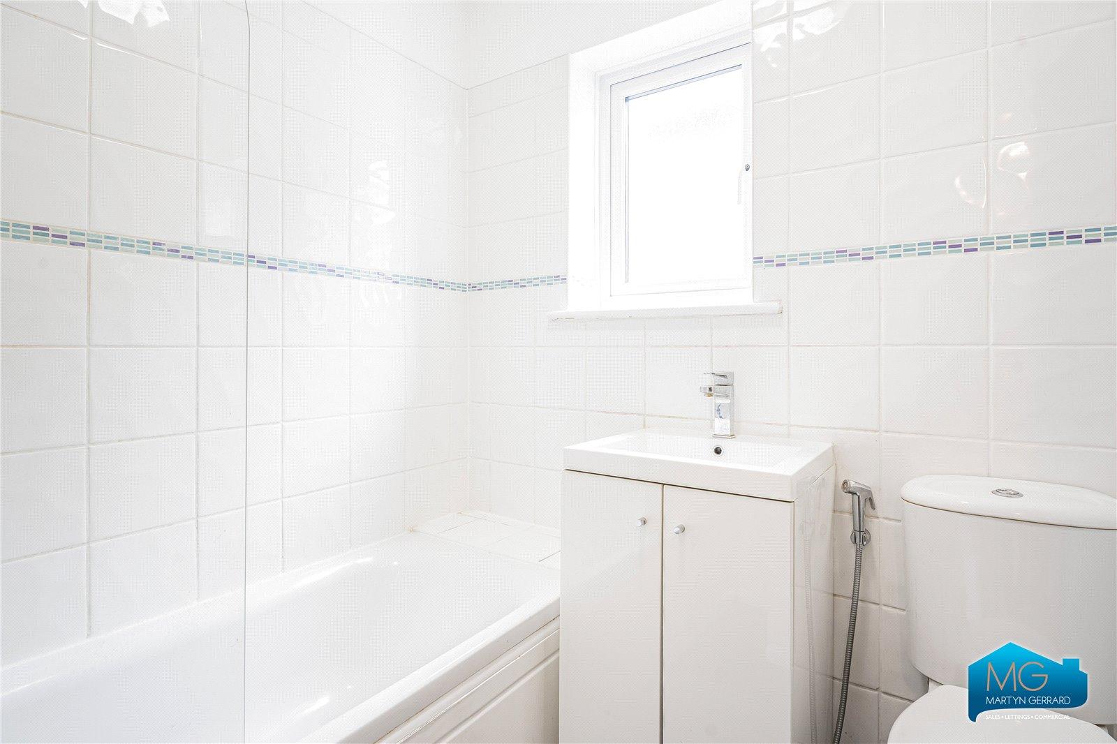 4 bedroom Semi-Detached House to rent - Martyn Gerrard