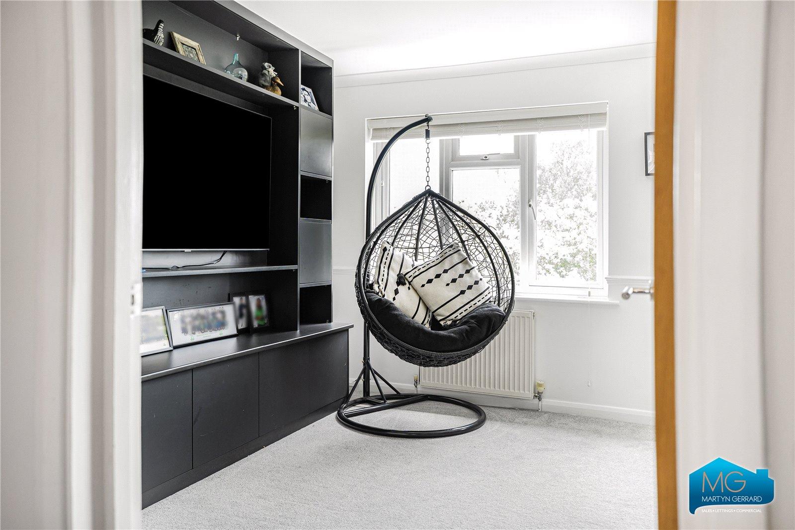 4 bedroom Semi-Detached House to rent - Martyn Gerrard