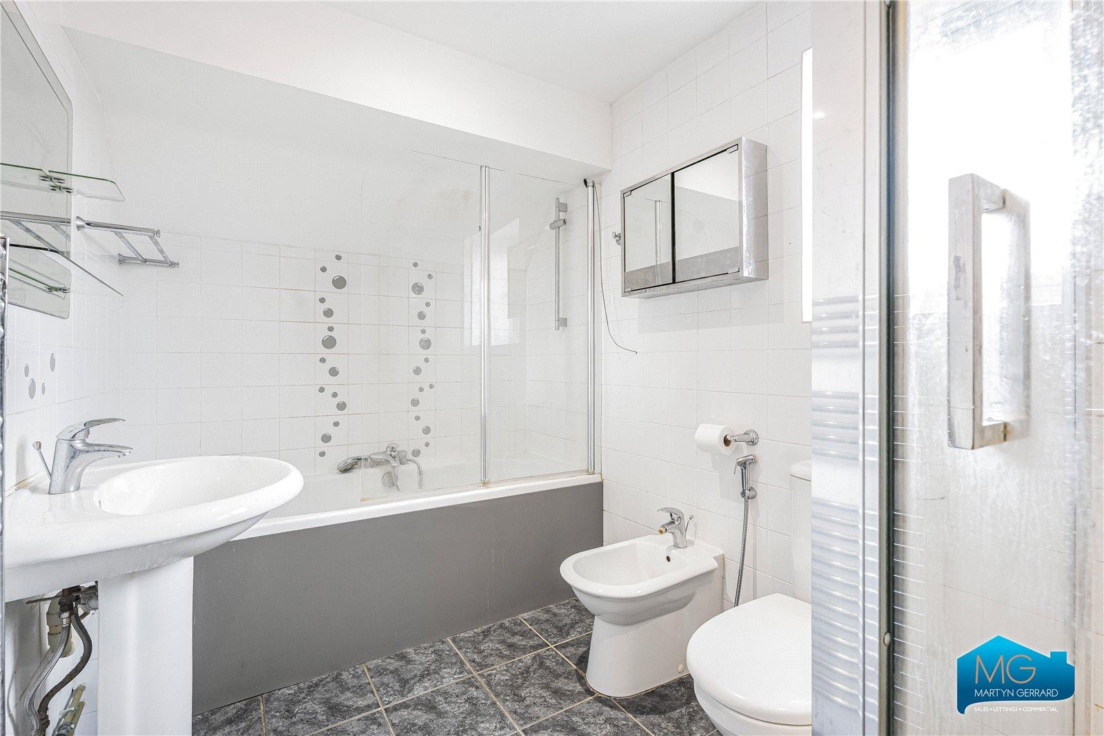 4 bedroom Semi-Detached House to rent - Martyn Gerrard