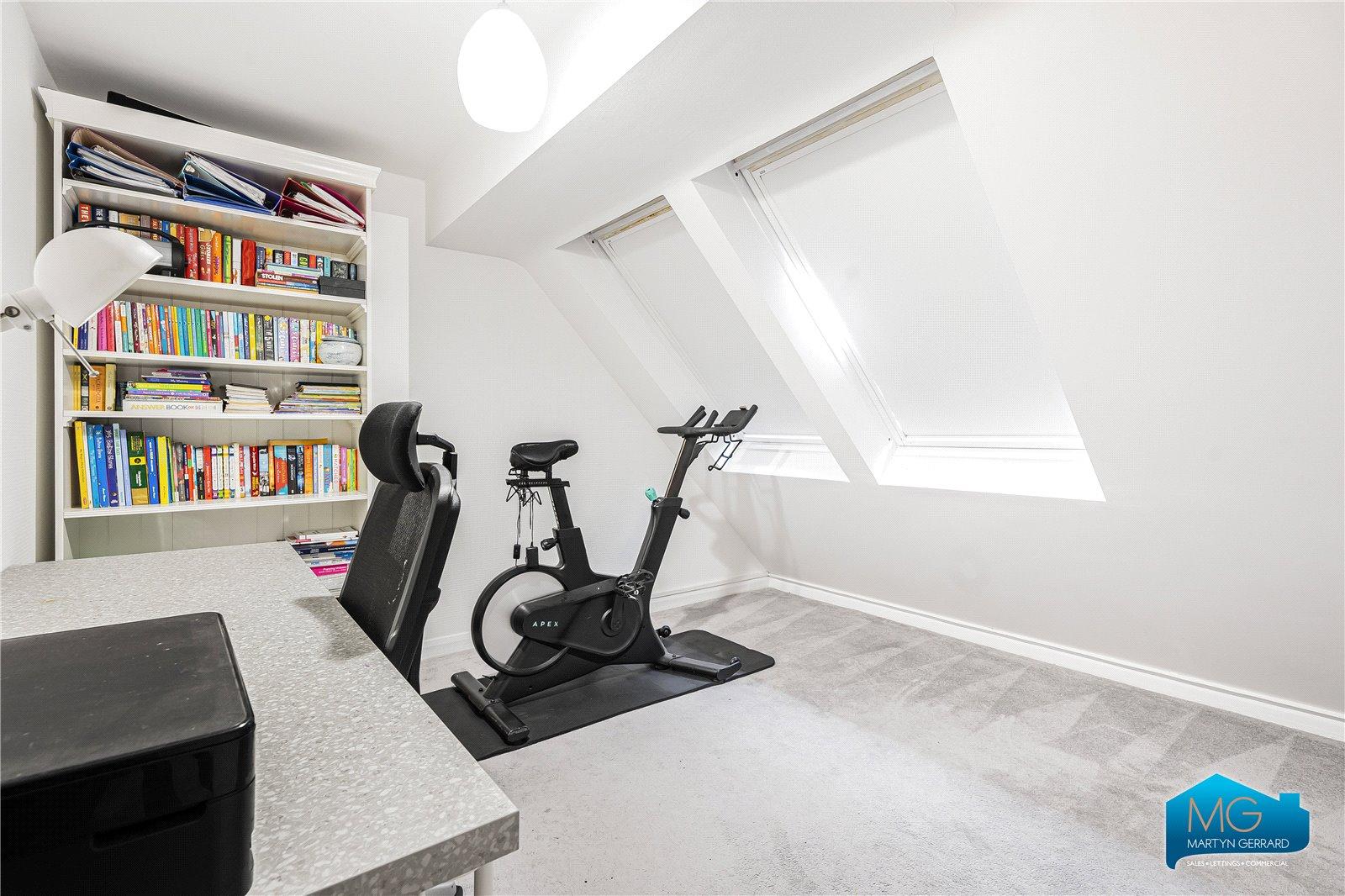 4 bedroom Semi-Detached House to rent - Martyn Gerrard