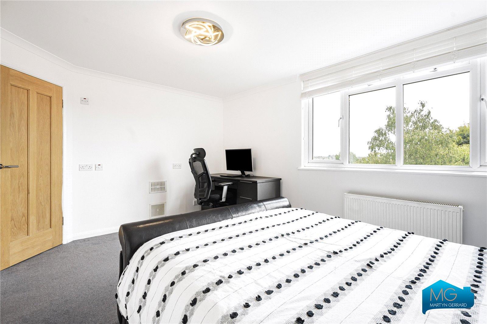 4 bedroom Semi-Detached House to rent - Martyn Gerrard