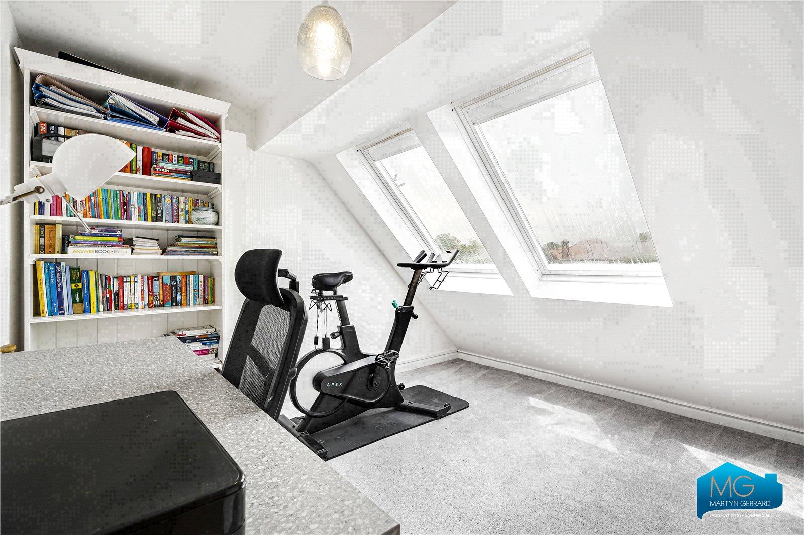 4 bedroom Semi-Detached House to rent - Martyn Gerrard