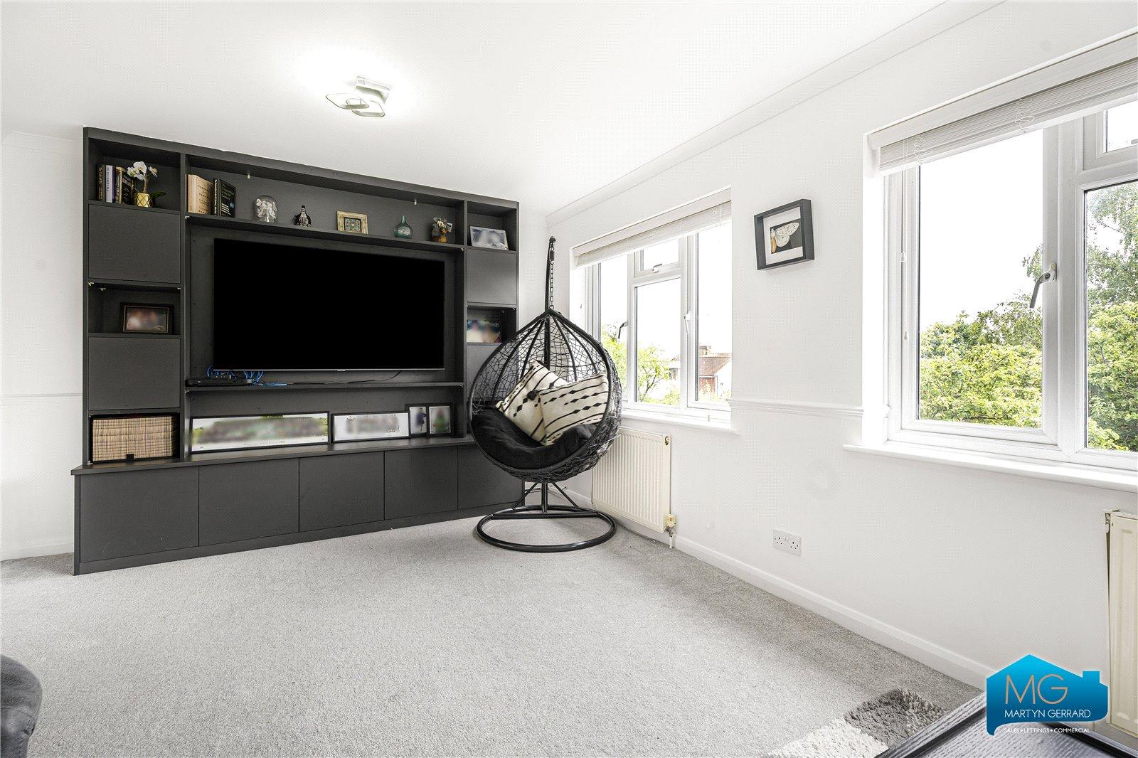 4 bedroom Semi-Detached House to rent - Martyn Gerrard