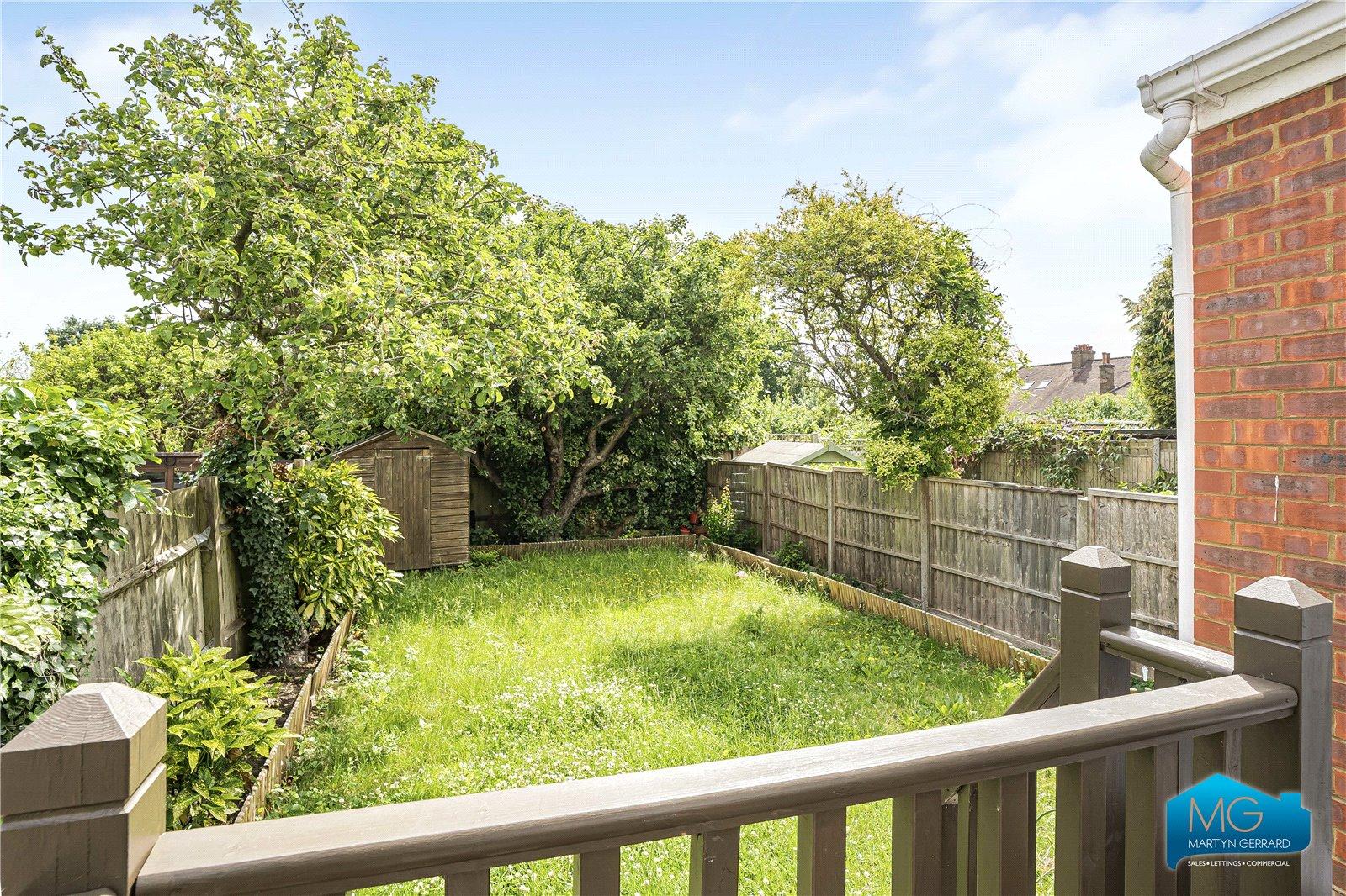 4 bedroom Semi-Detached House to rent - Martyn Gerrard