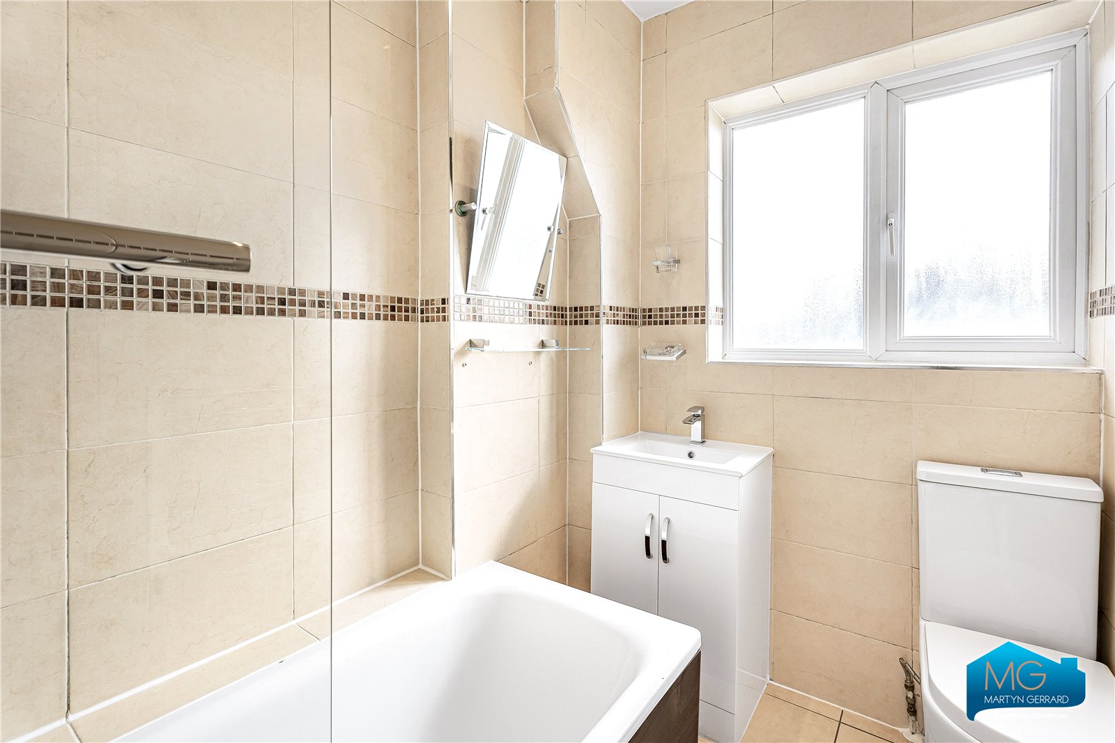 2 bedroom Apartment to rent - Martyn Gerrard
